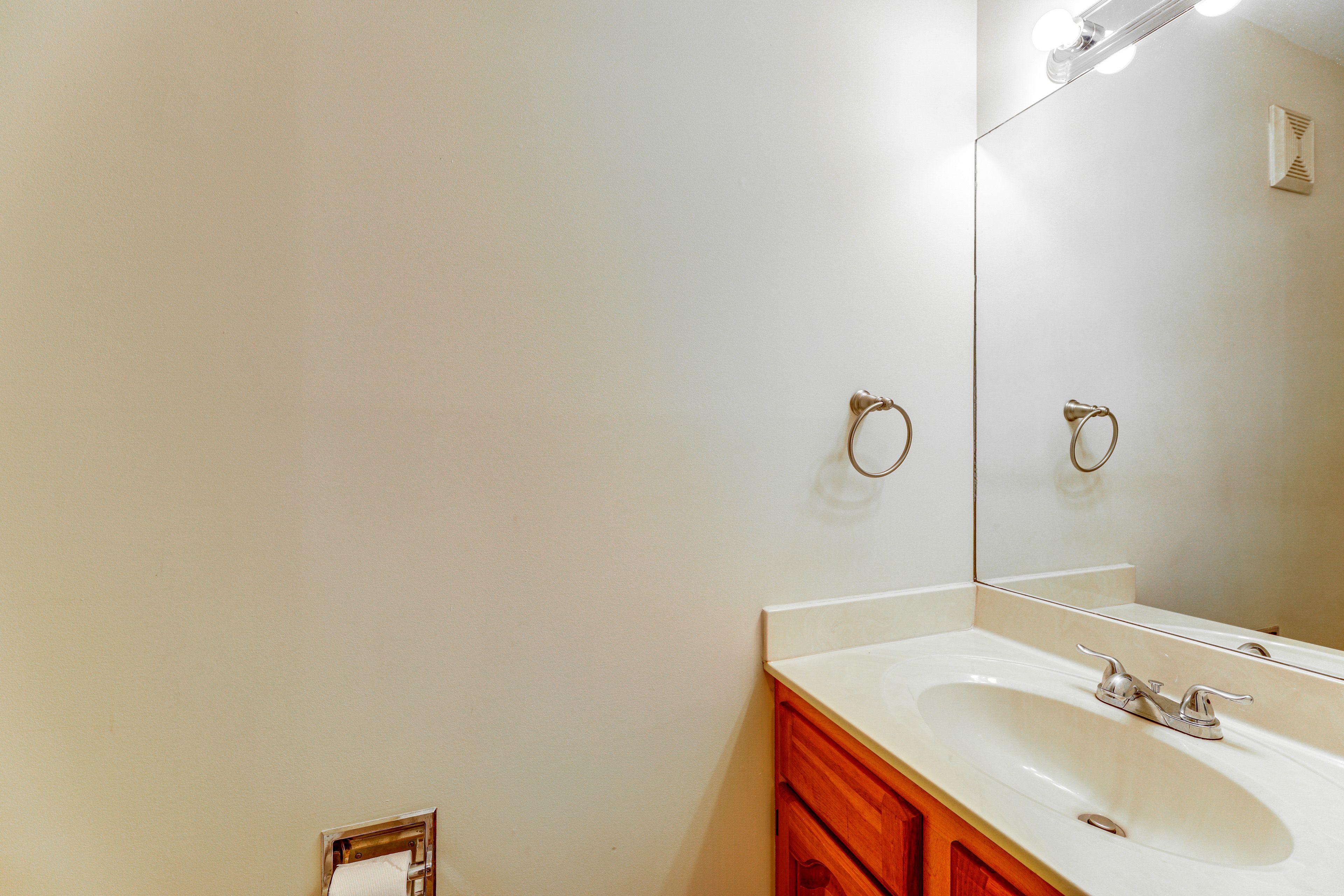 Half Bathroom | 1st Floor
