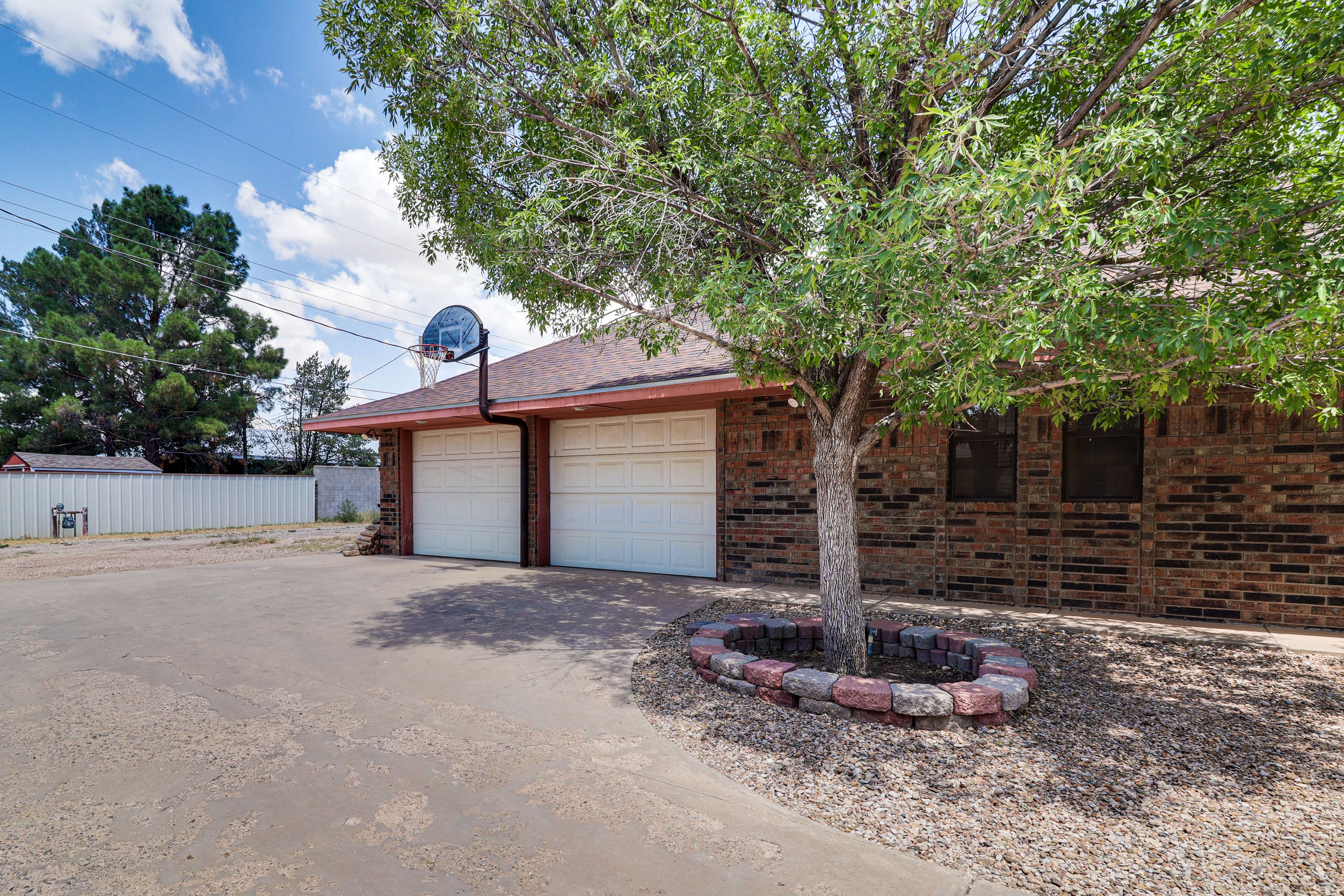 Parking | Driveway (4 Vehicles) | Free Street Parking