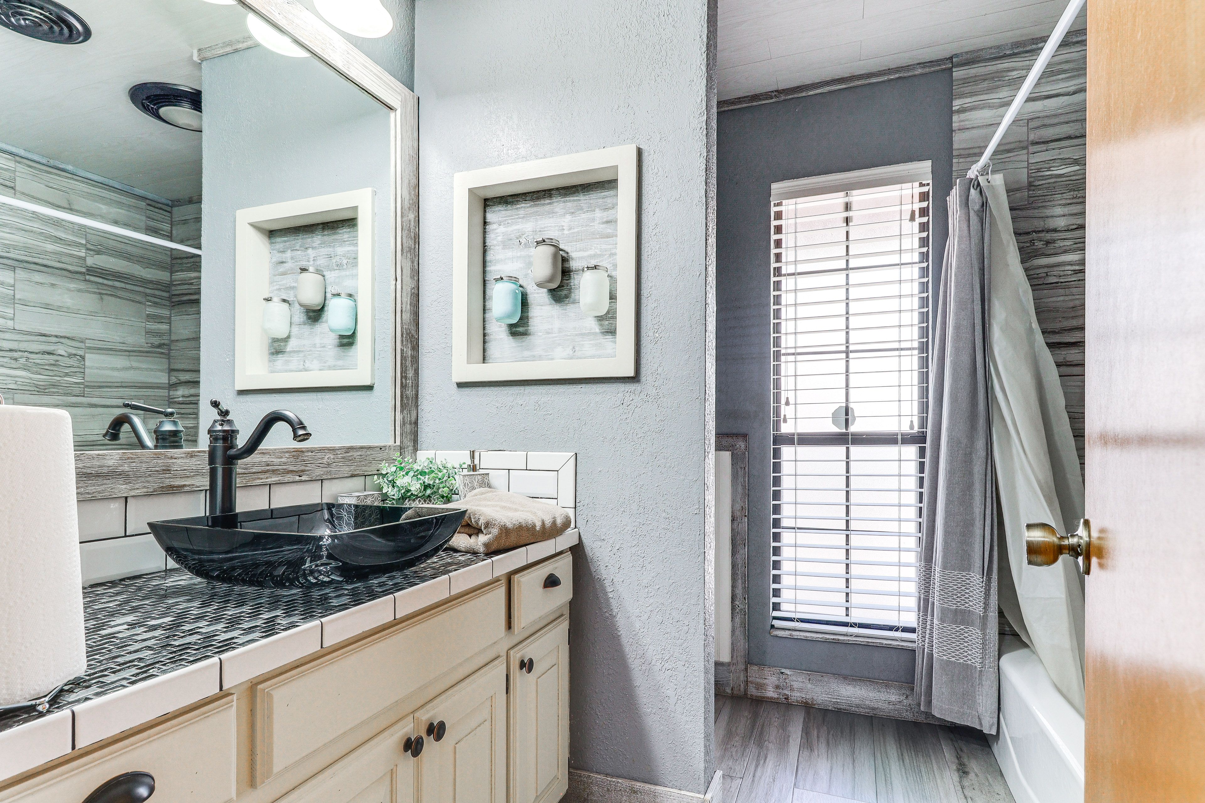 Full Bathroom | Complimentary Toiletries | Hair Dryer