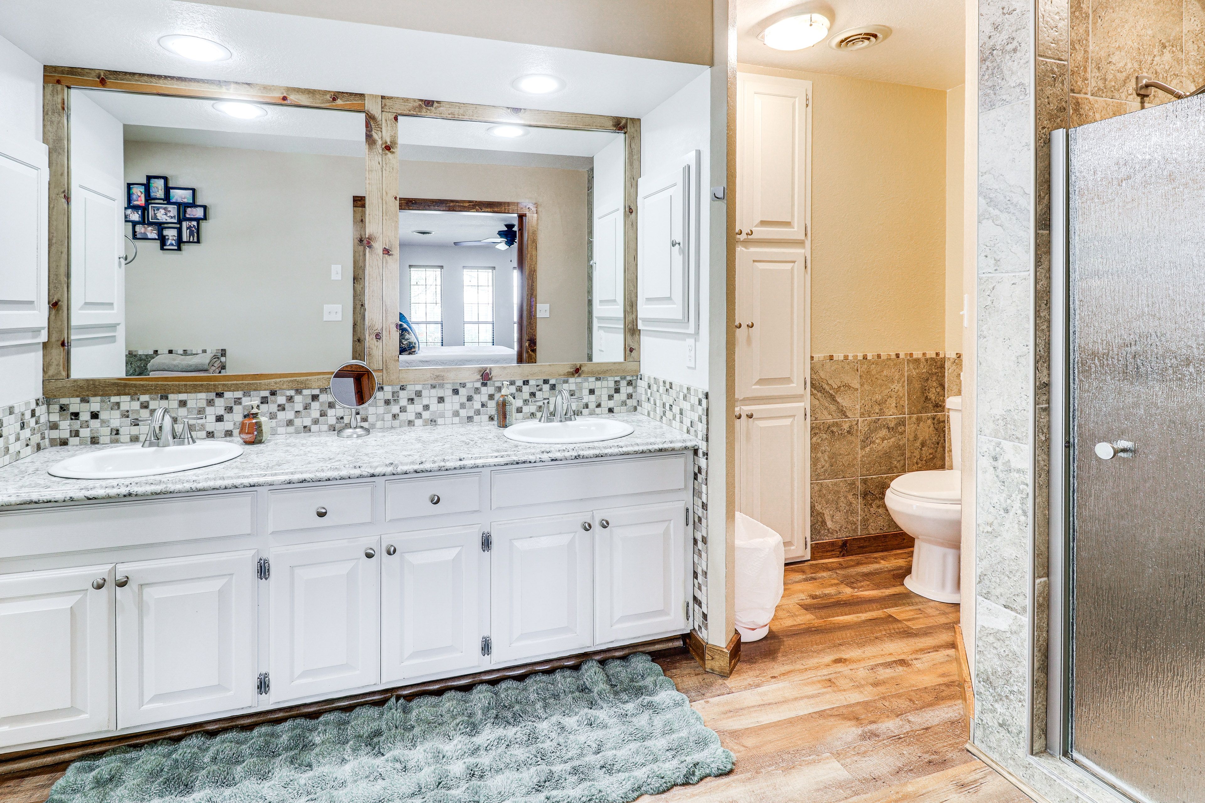 En-Suite Bathroom | Jetted Tub | Towels Provided