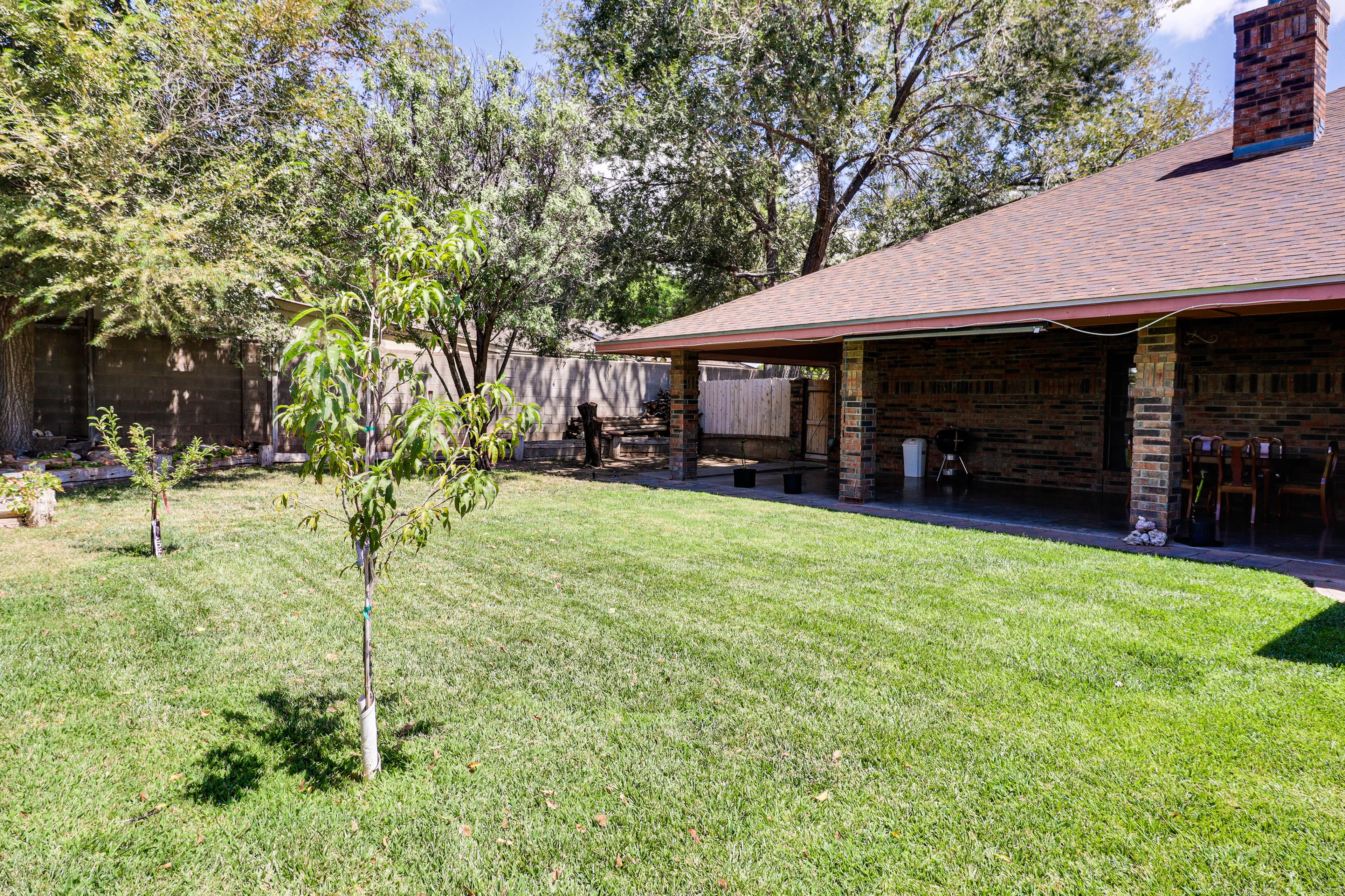 Fenced Backyard | 3 Mi to International UFO Museum