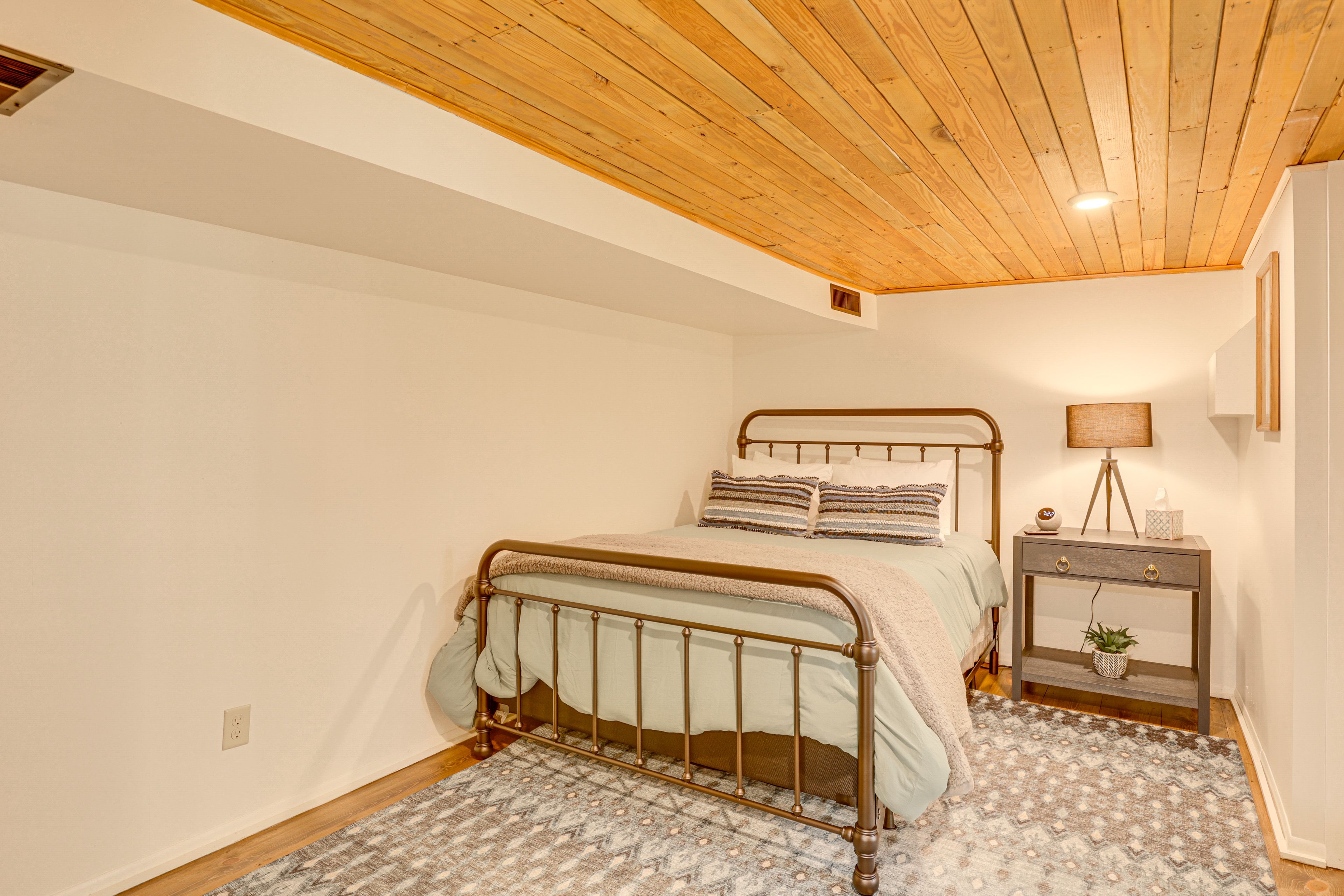 Bedroom 3 | Queen Bed | Basement Level