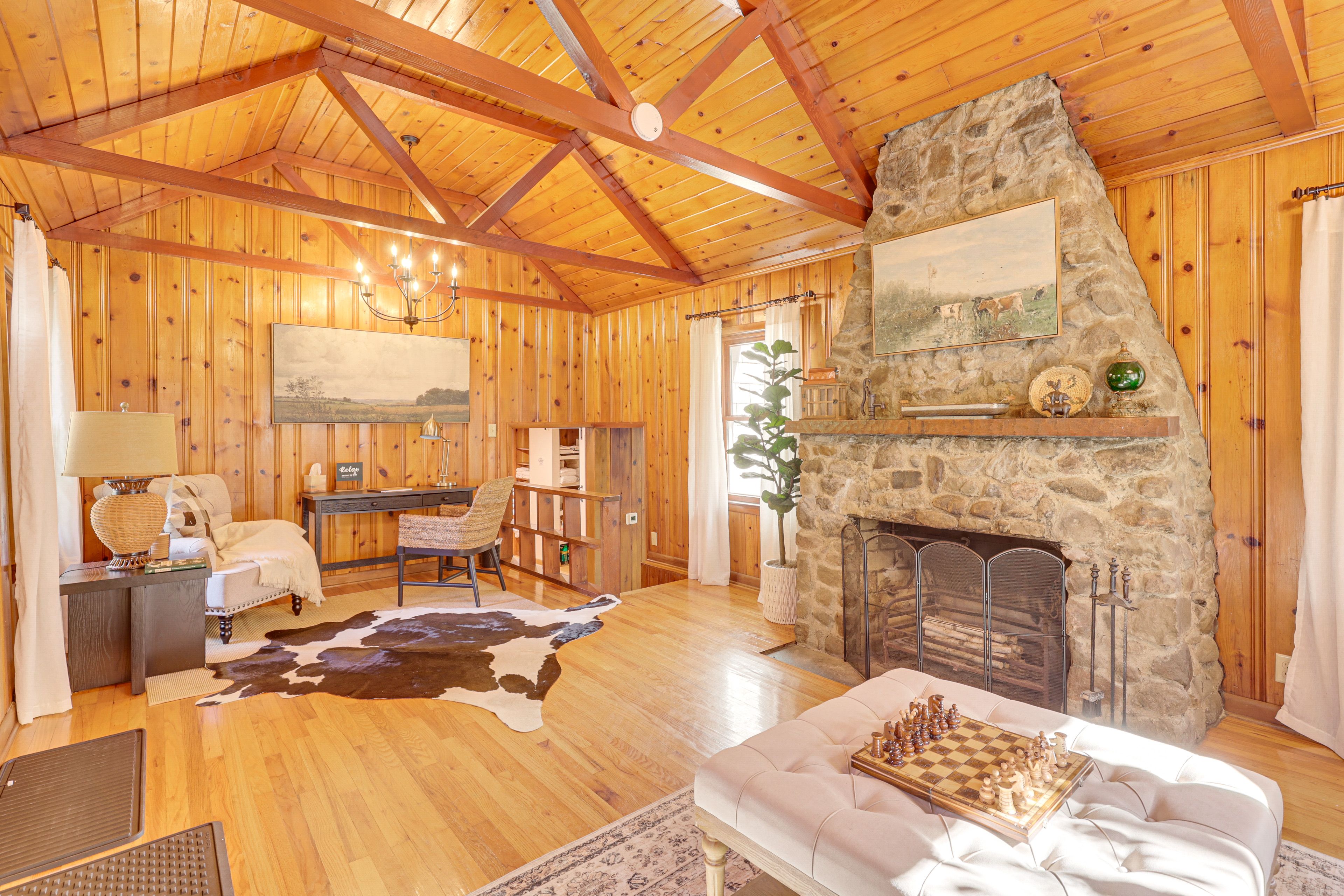 Sitting Room | Dedicated Workspace | Level 2