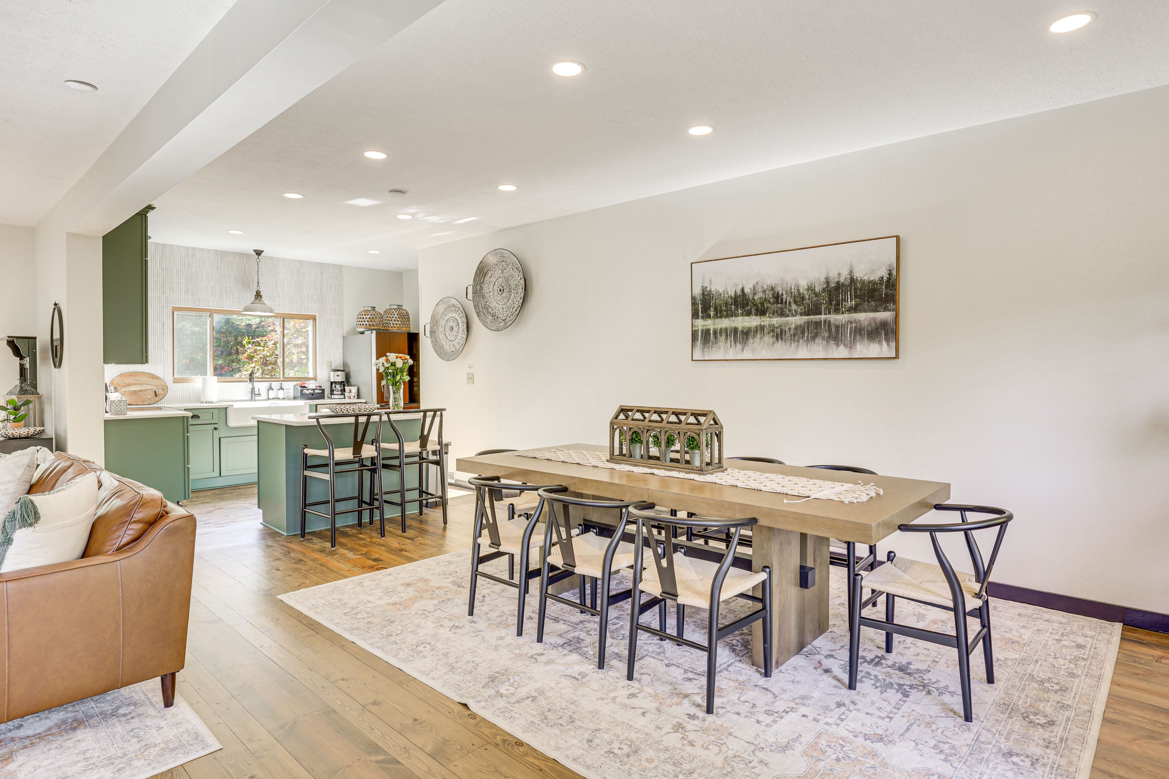 Dining Area | Dishware/Flatware Provided | Level 1