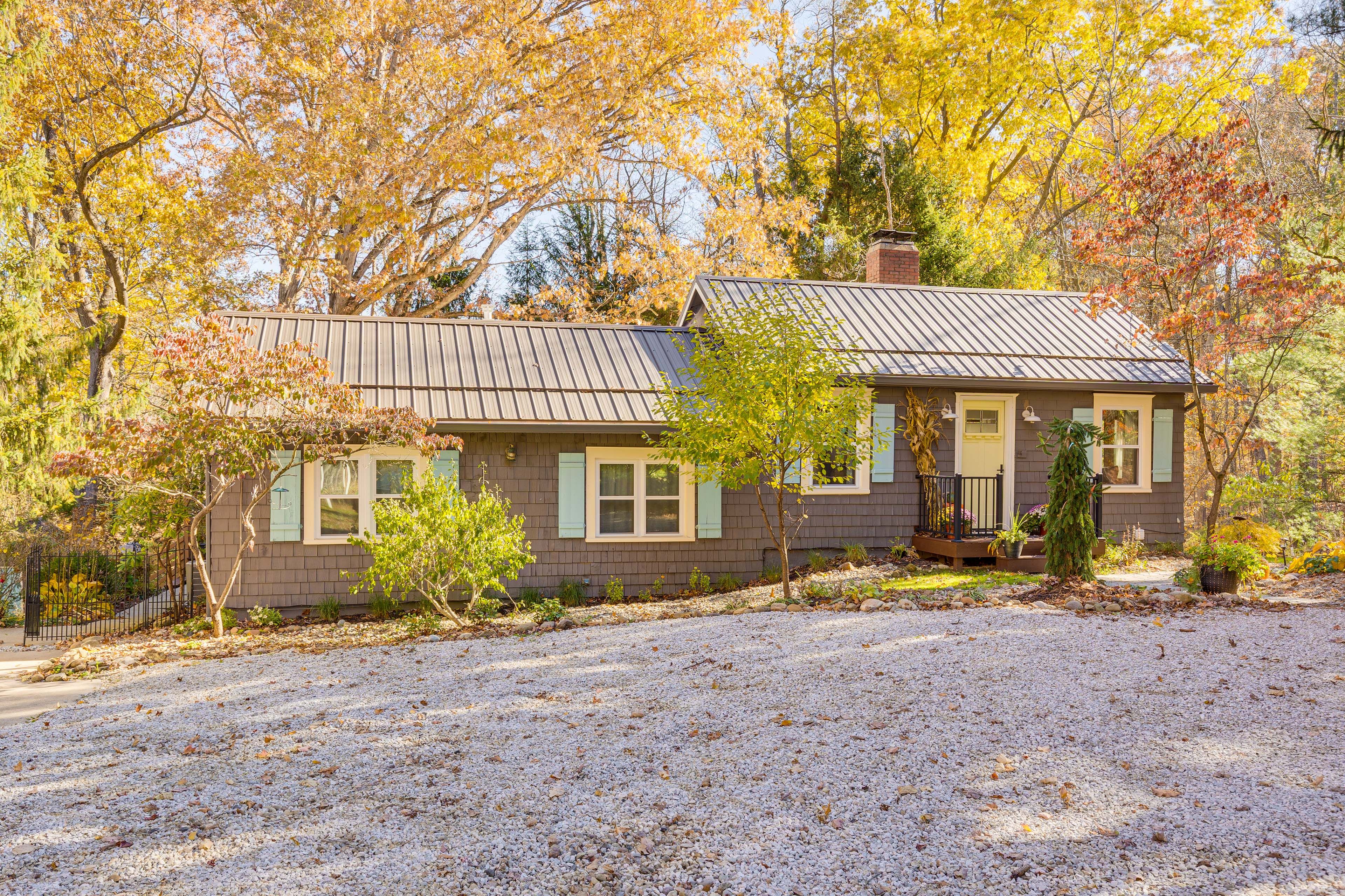 Exterior | Ample Parking in Driveway