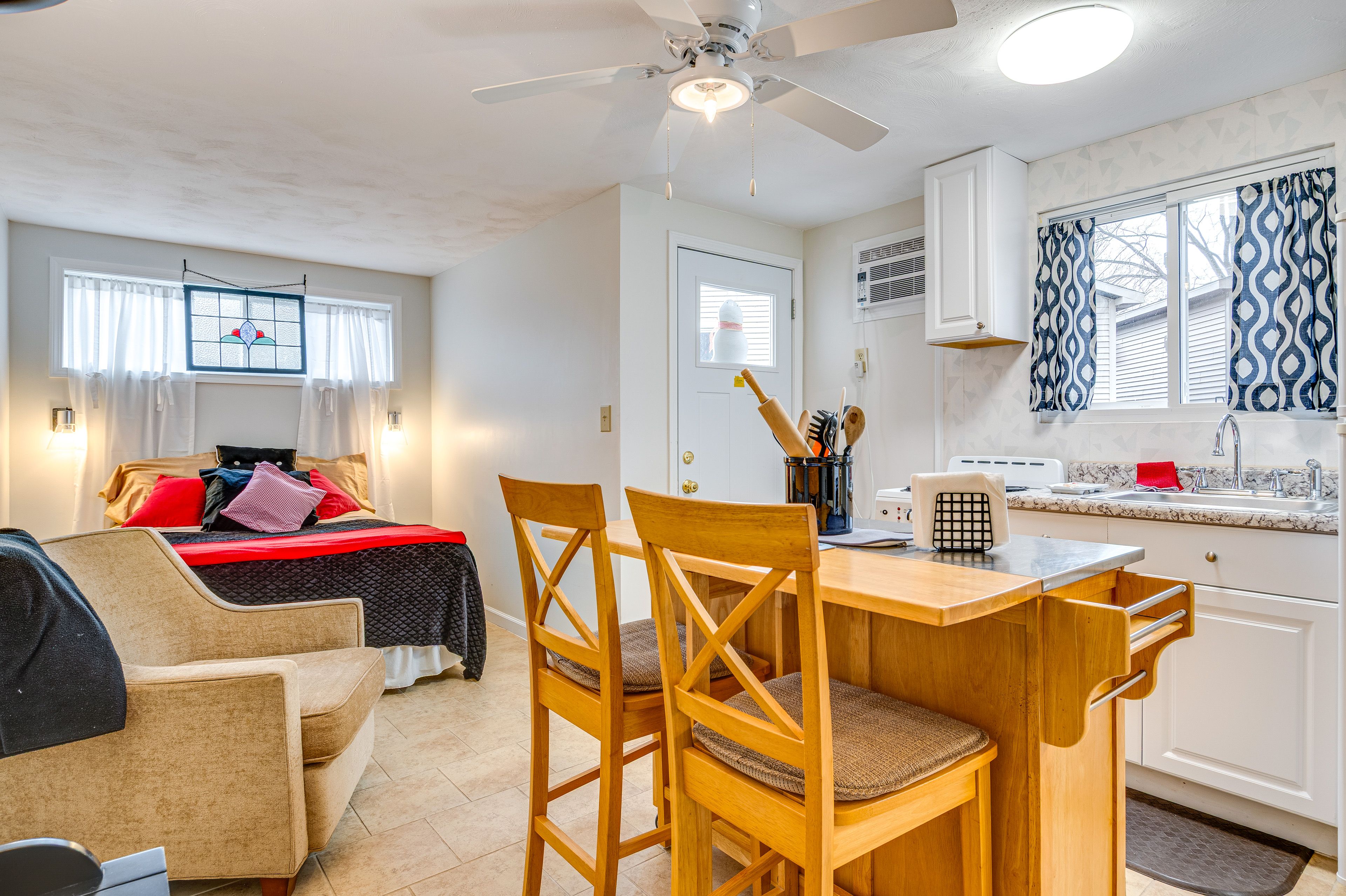 Delphi Vacation Rental | Studio | 1BA | Steps to Enter | 175 Sq Ft