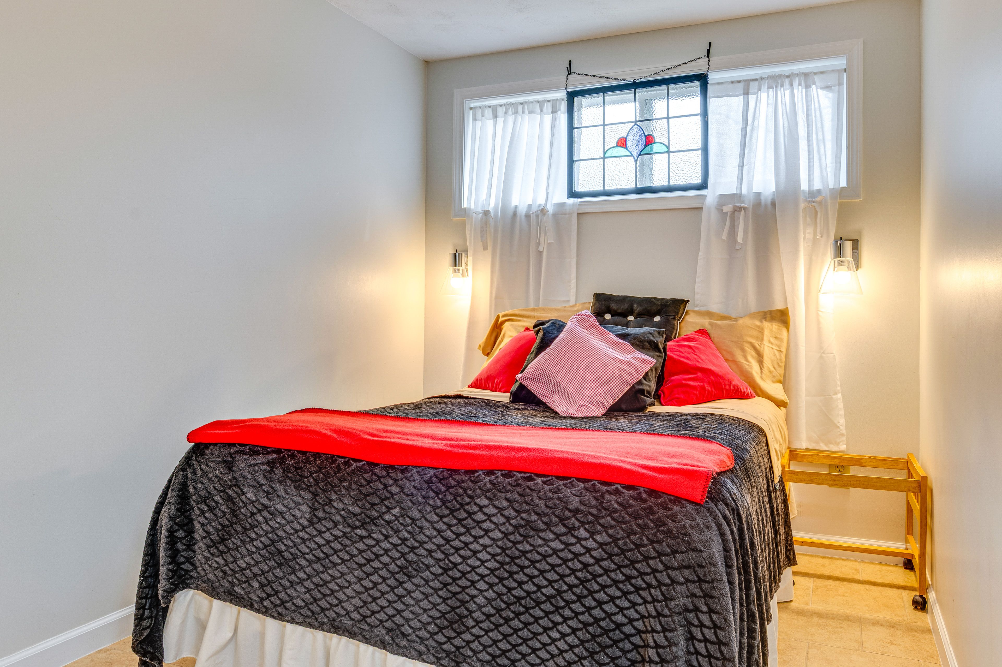 Studio | Sleeping Area | Queen Bed | Linens Provided