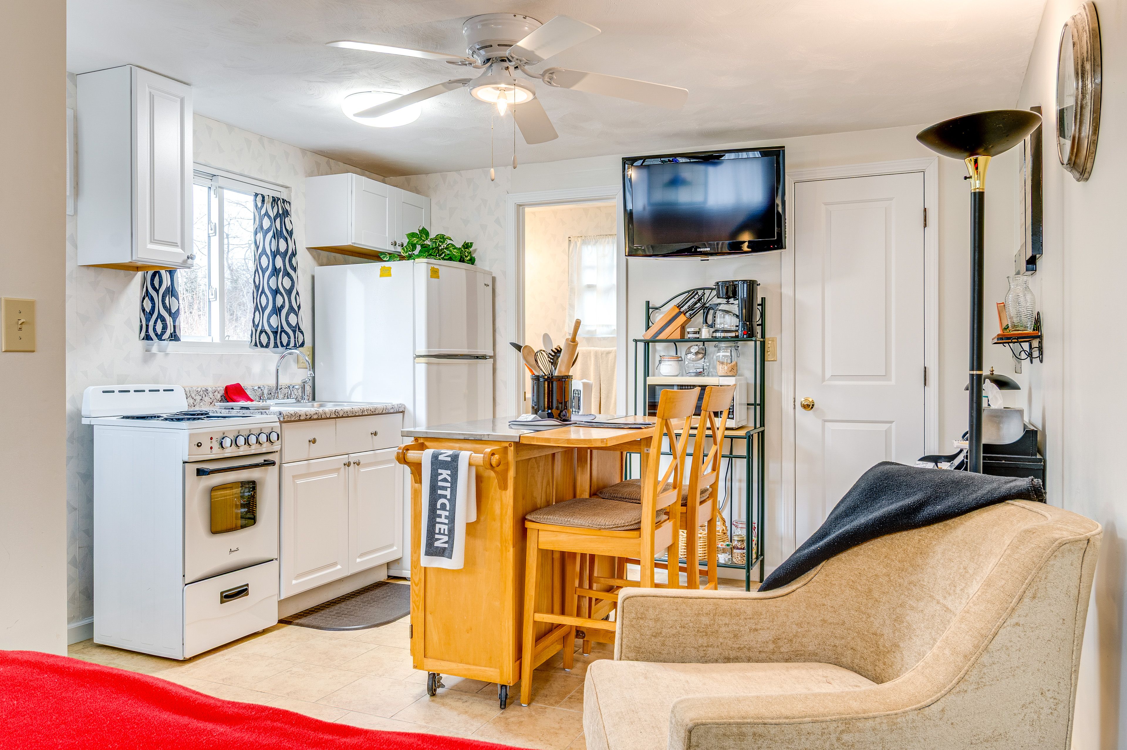 Studio | Interior | Central A/C & Heat | Free WiFi