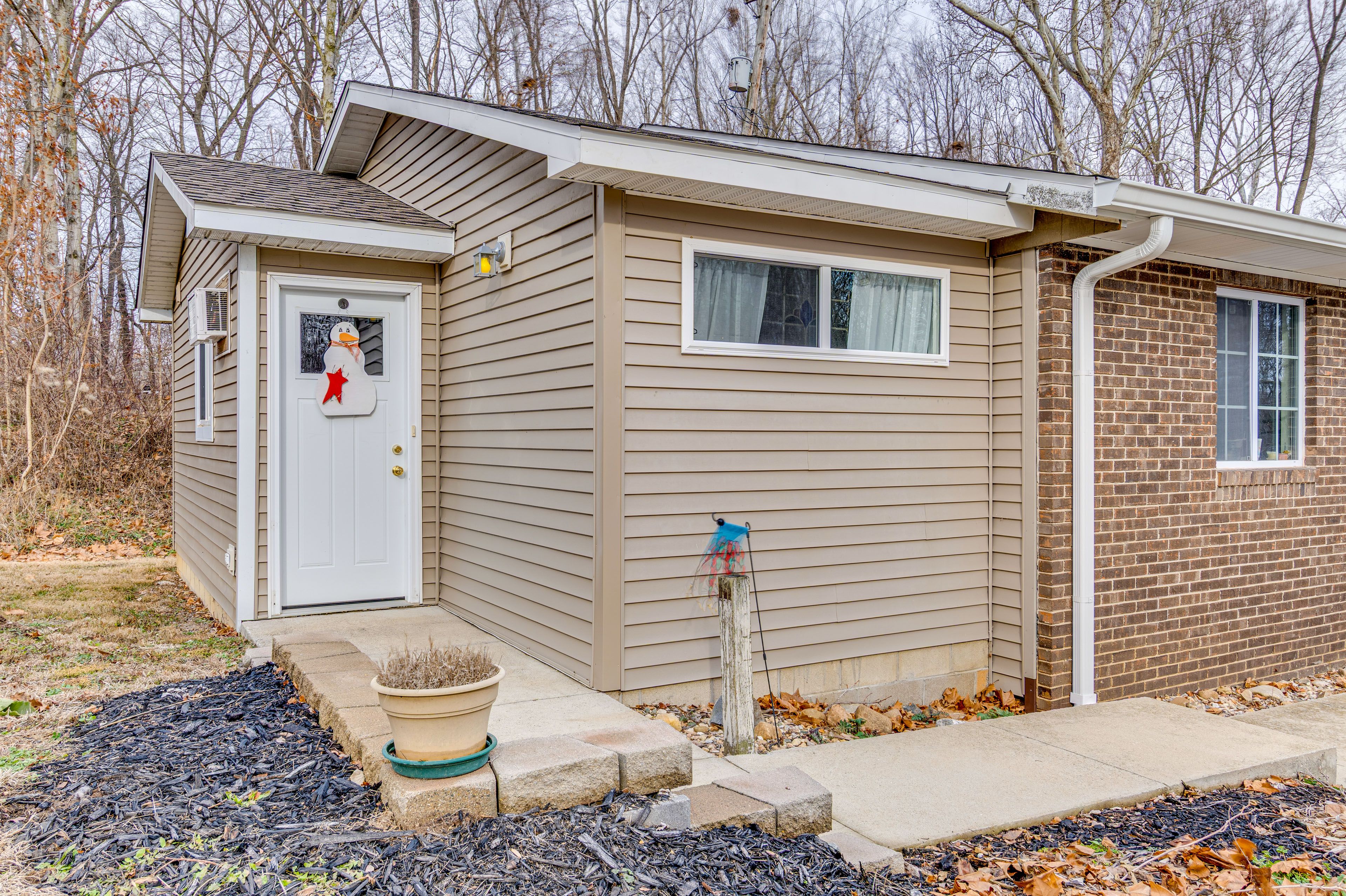 Property Exterior | Single-Story Studio