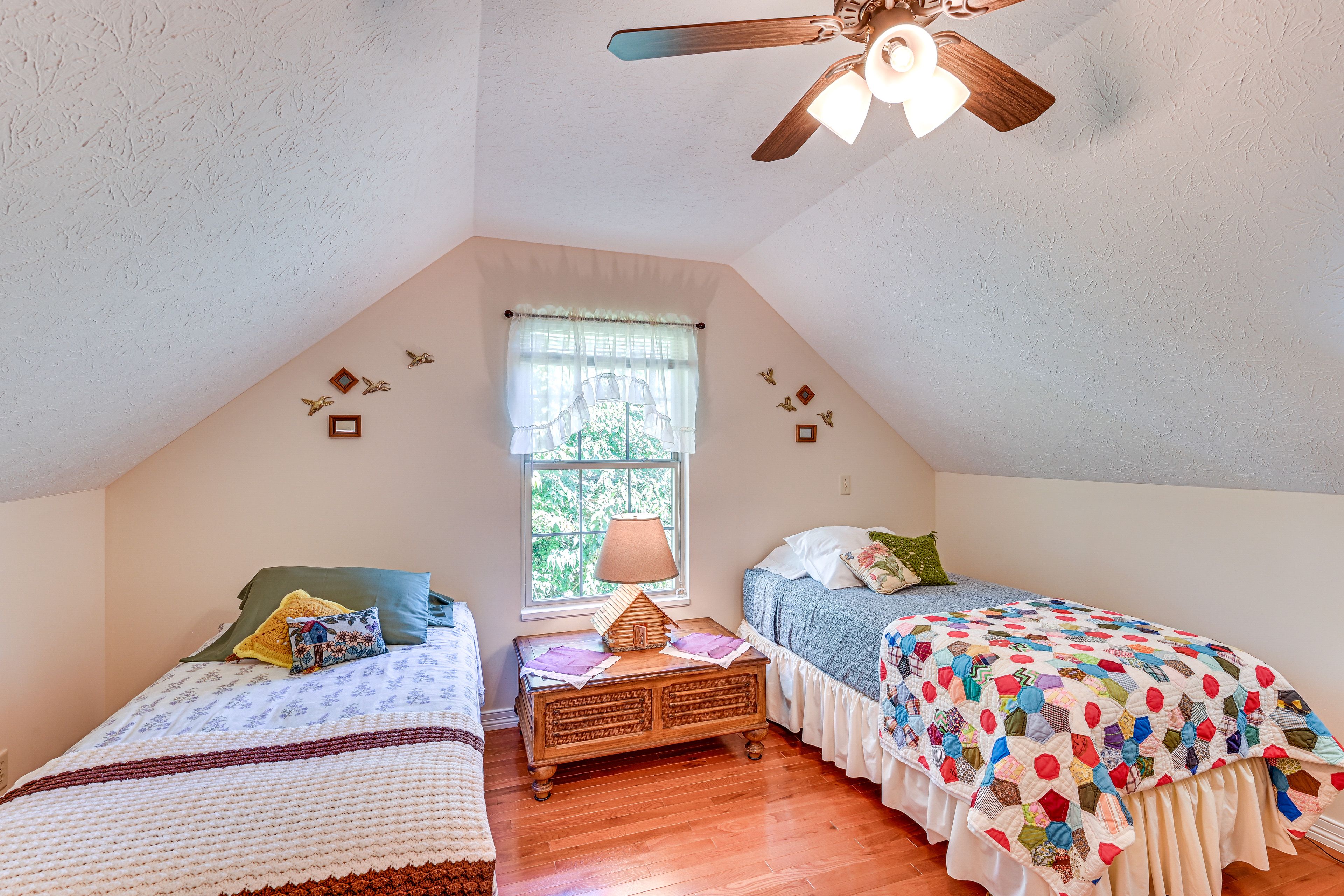 Bedroom 2 | 2 Twin Beds