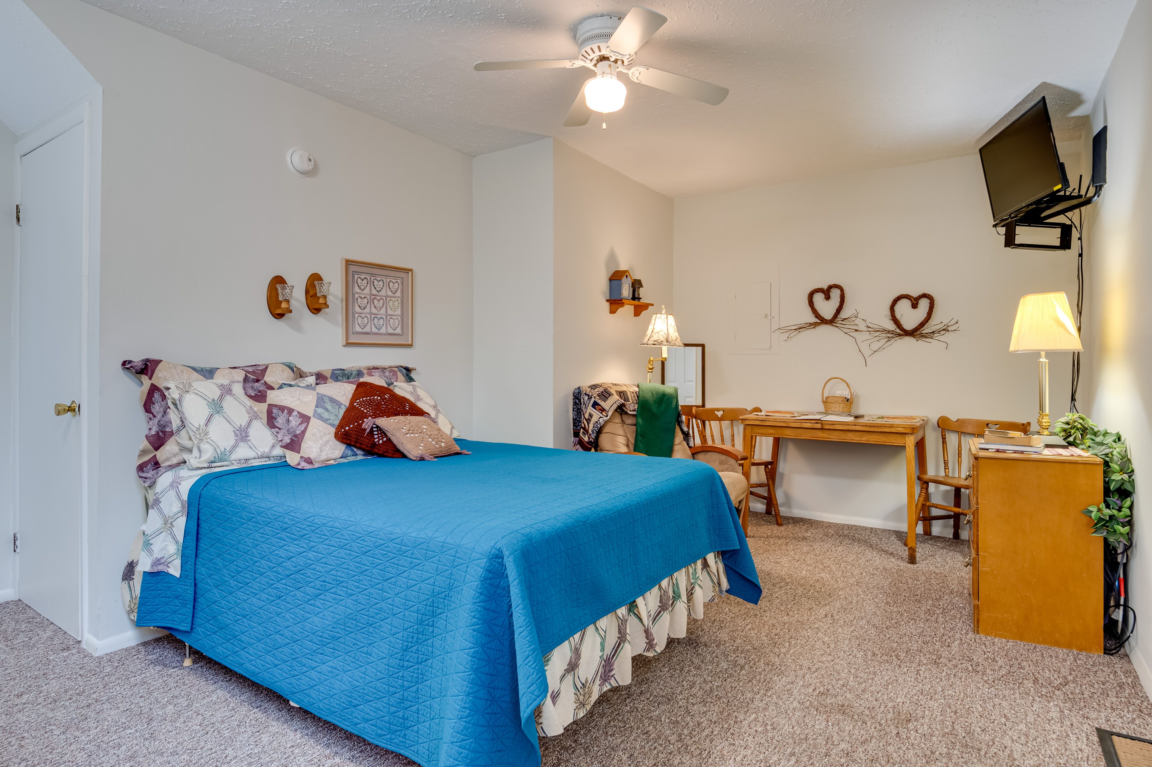 Delphi Vacation Rental | Studio | 1BA | 200 Sq Ft | Small Step to Enter