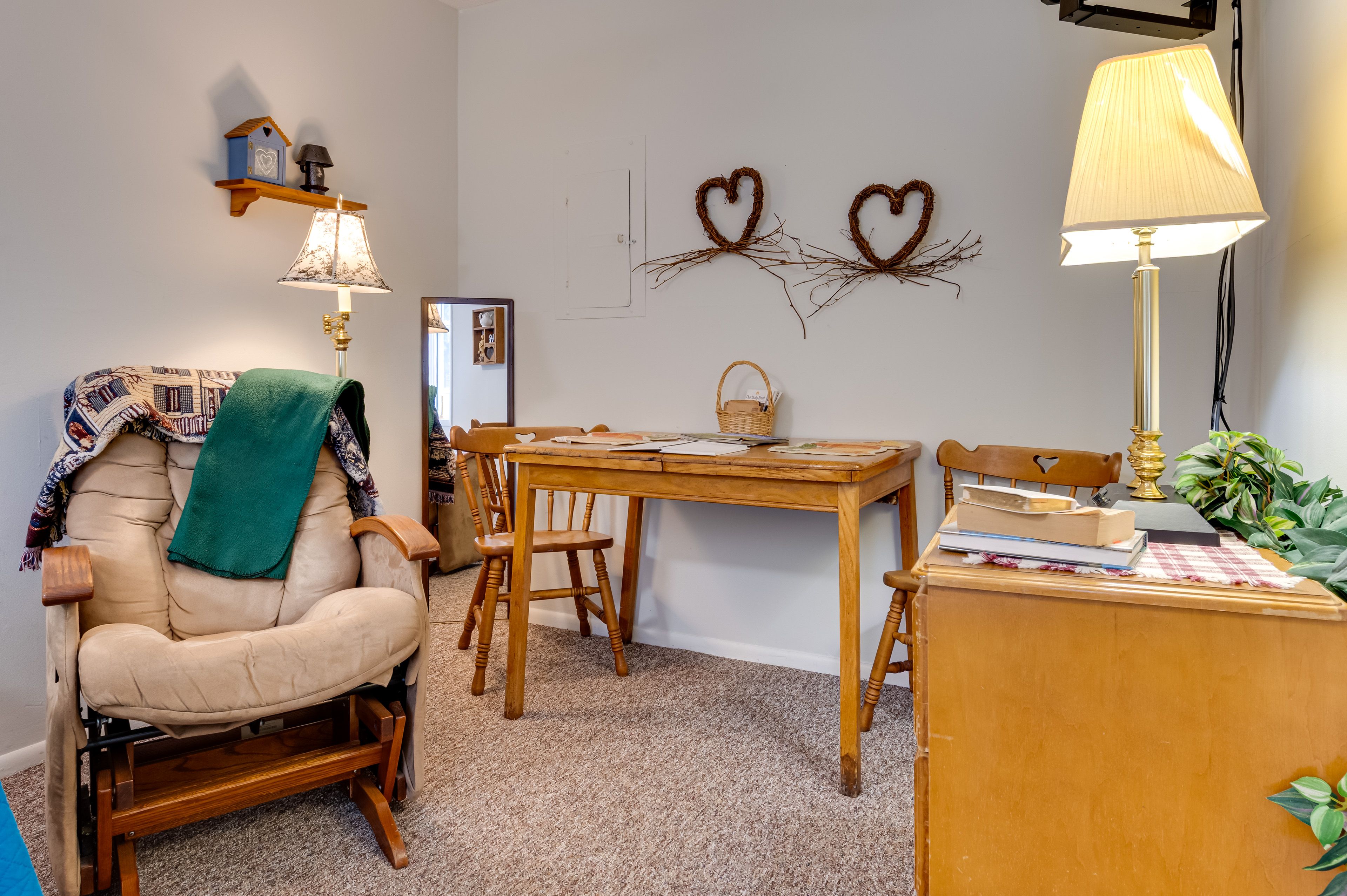 Studio | Queen Bed | Free WiFi