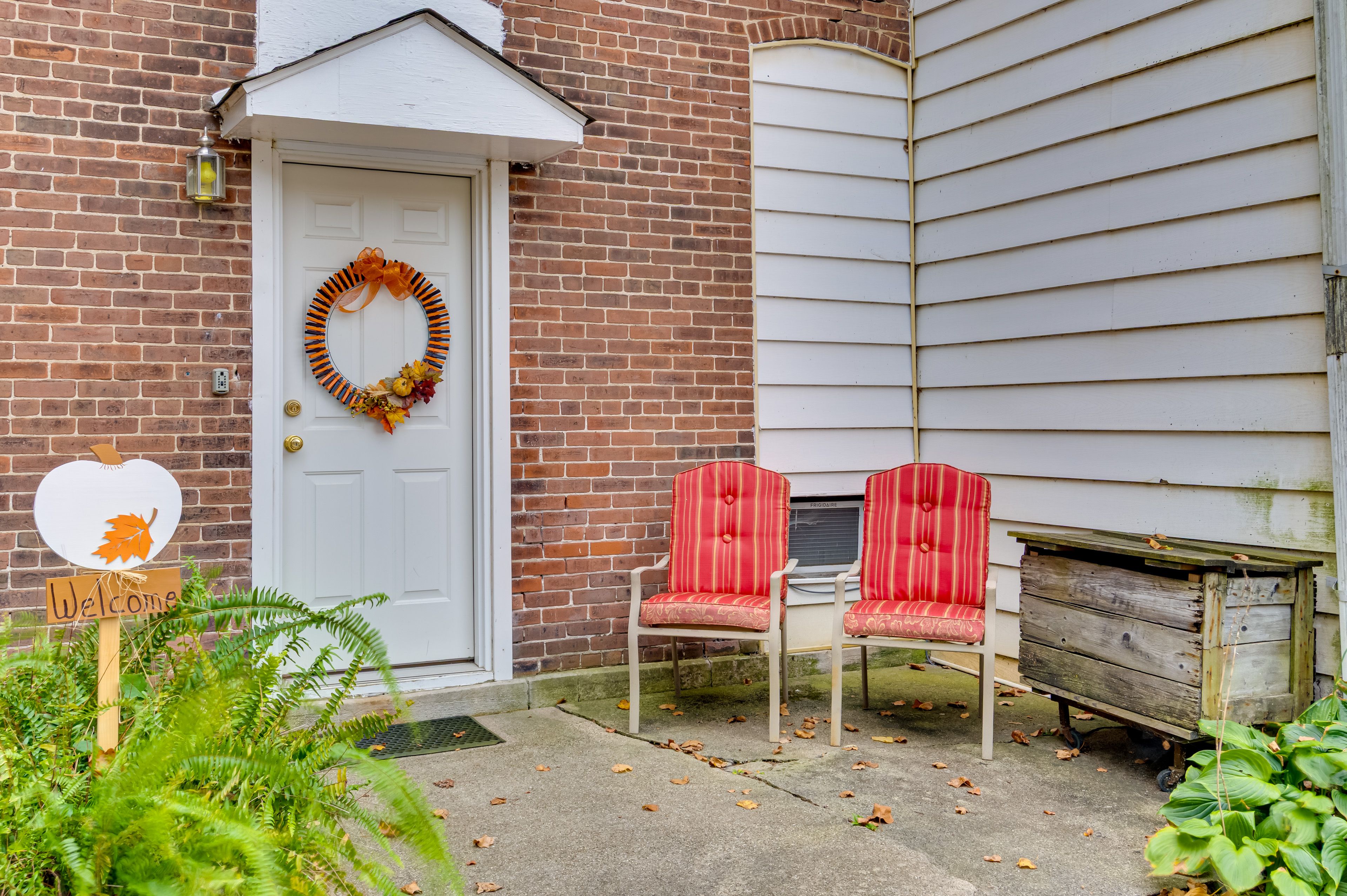 Property Exterior | Shared Parking Lot (First-Come, First-Served)