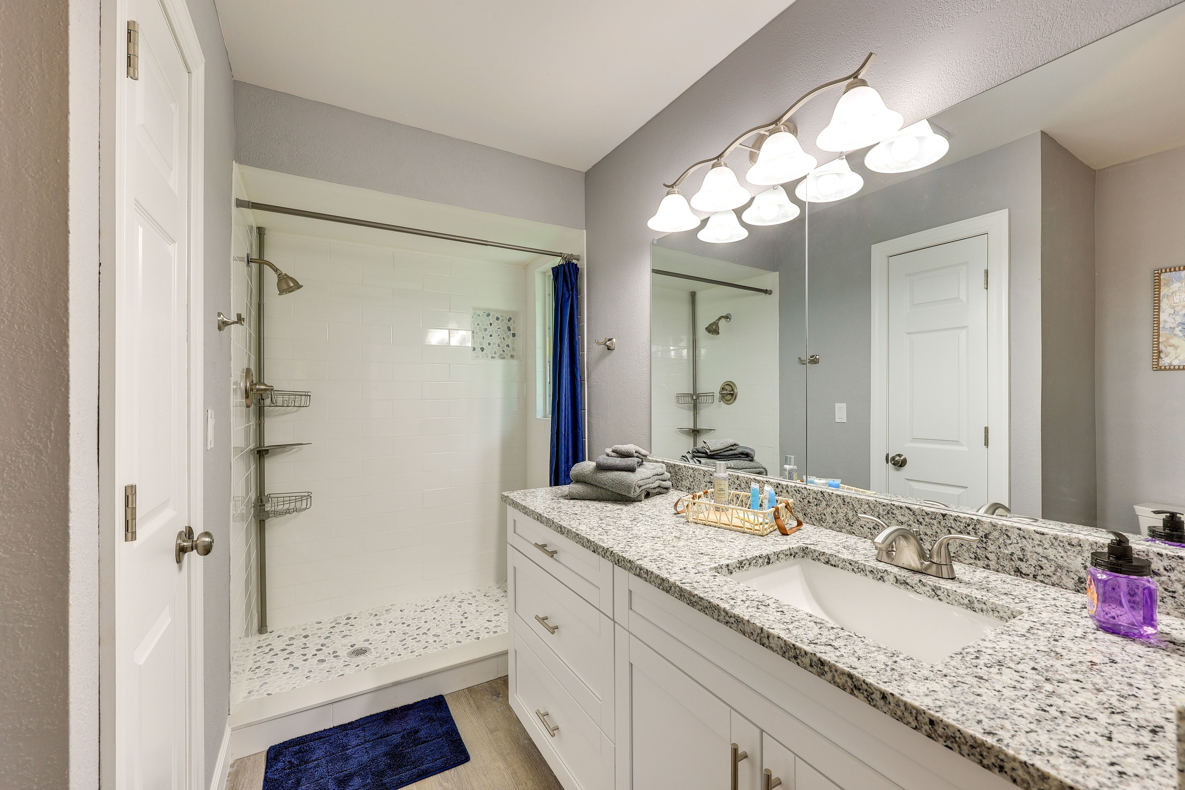 En-Suite Bathroom | 2nd Floor | Towels Provided | Complimentary Toiletries