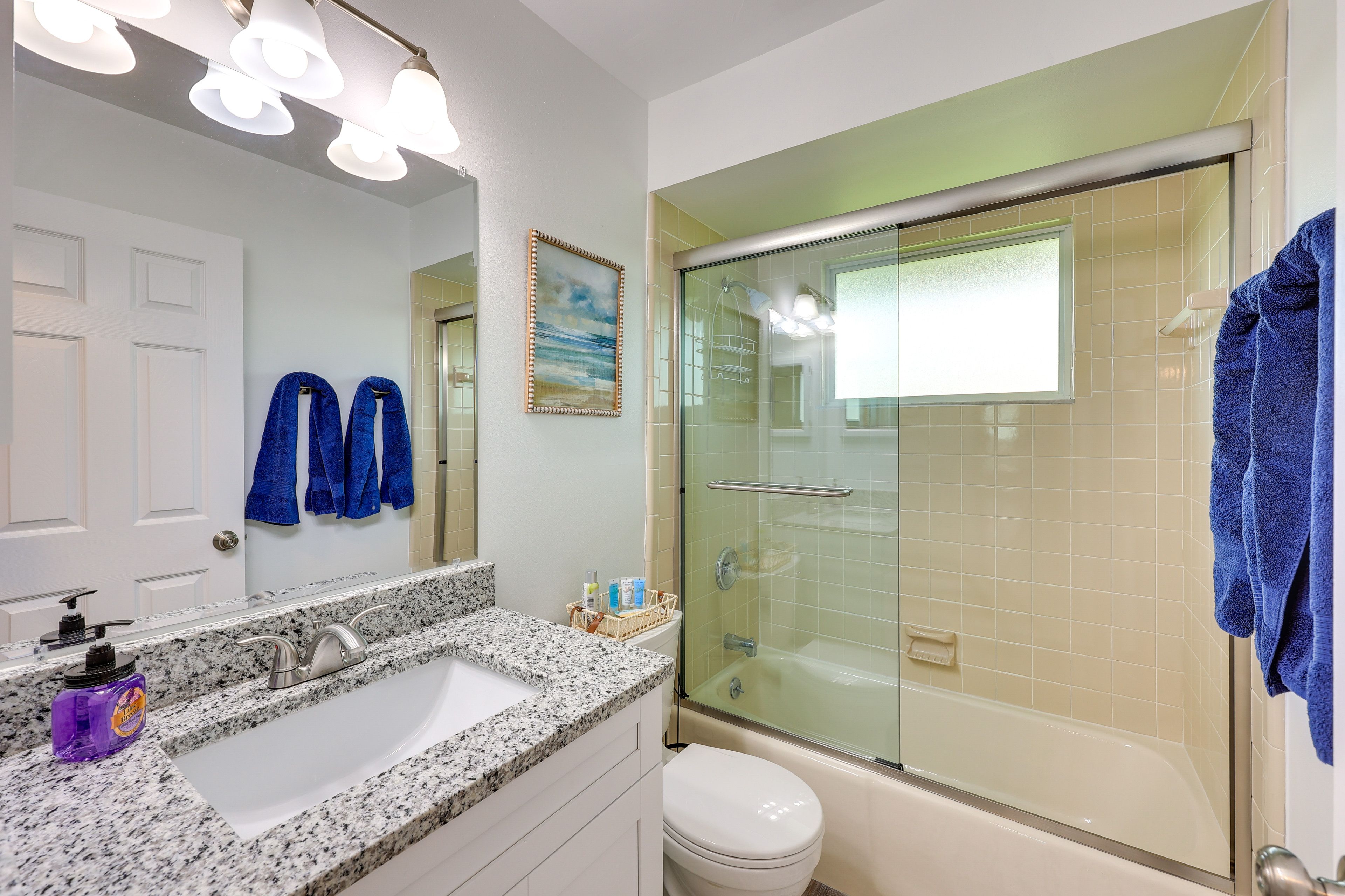 Full Bathroom | 2nd Floor