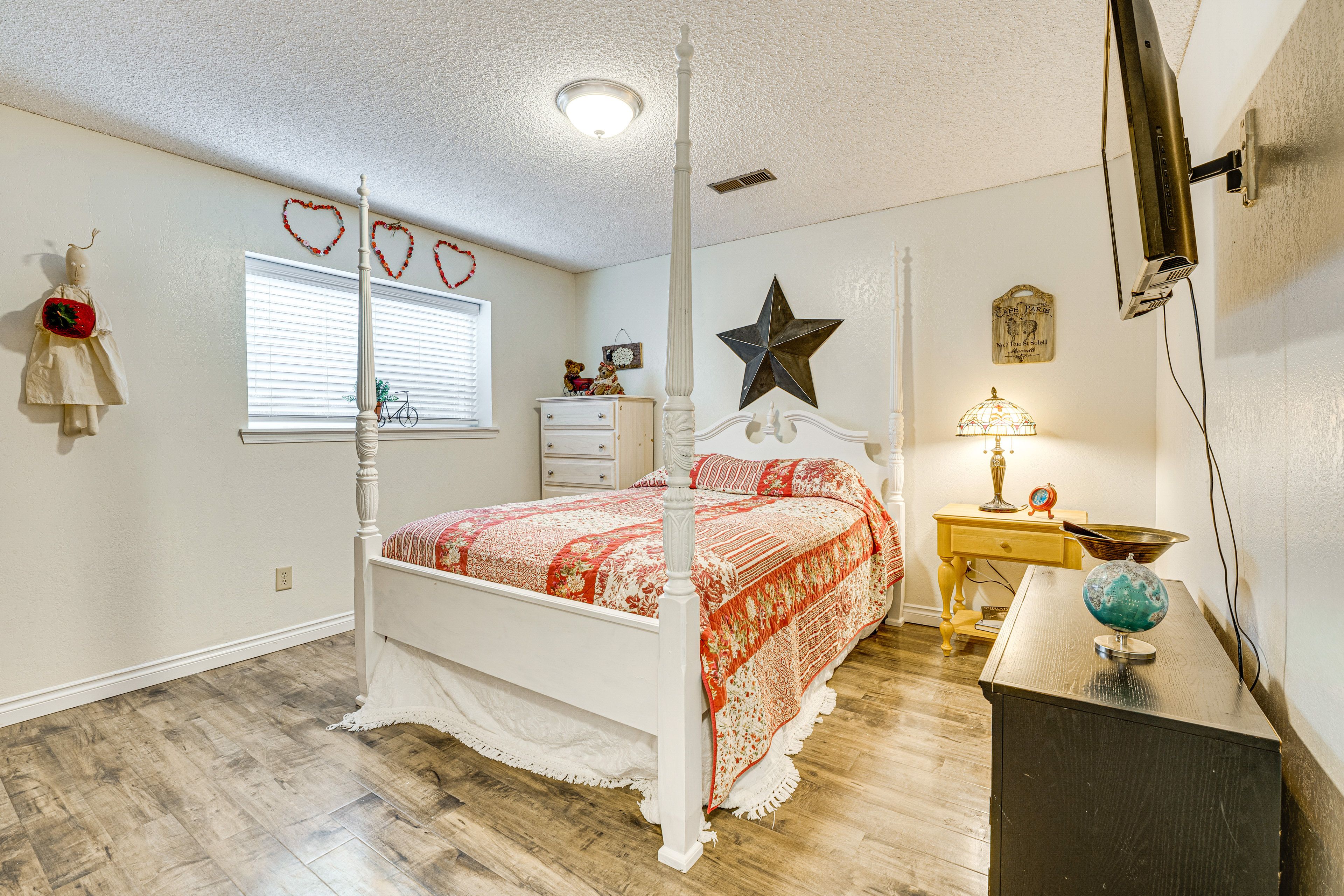 Bedroom 2 | Queen Bed