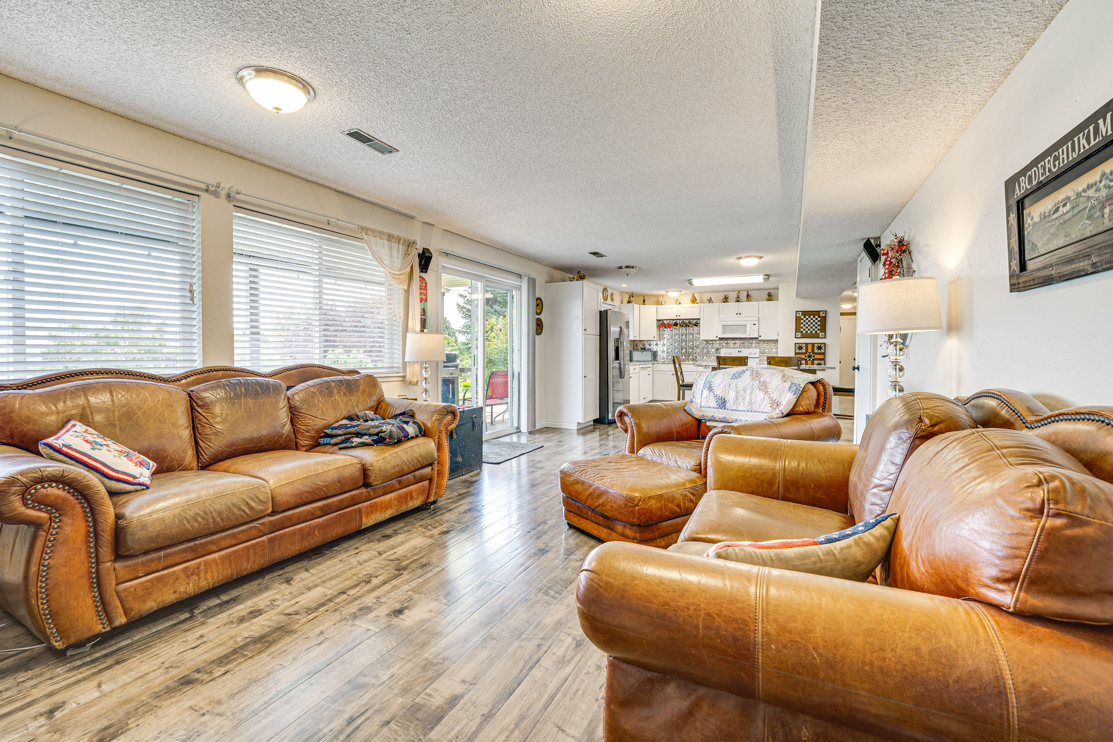 Living Room | Free WiFi