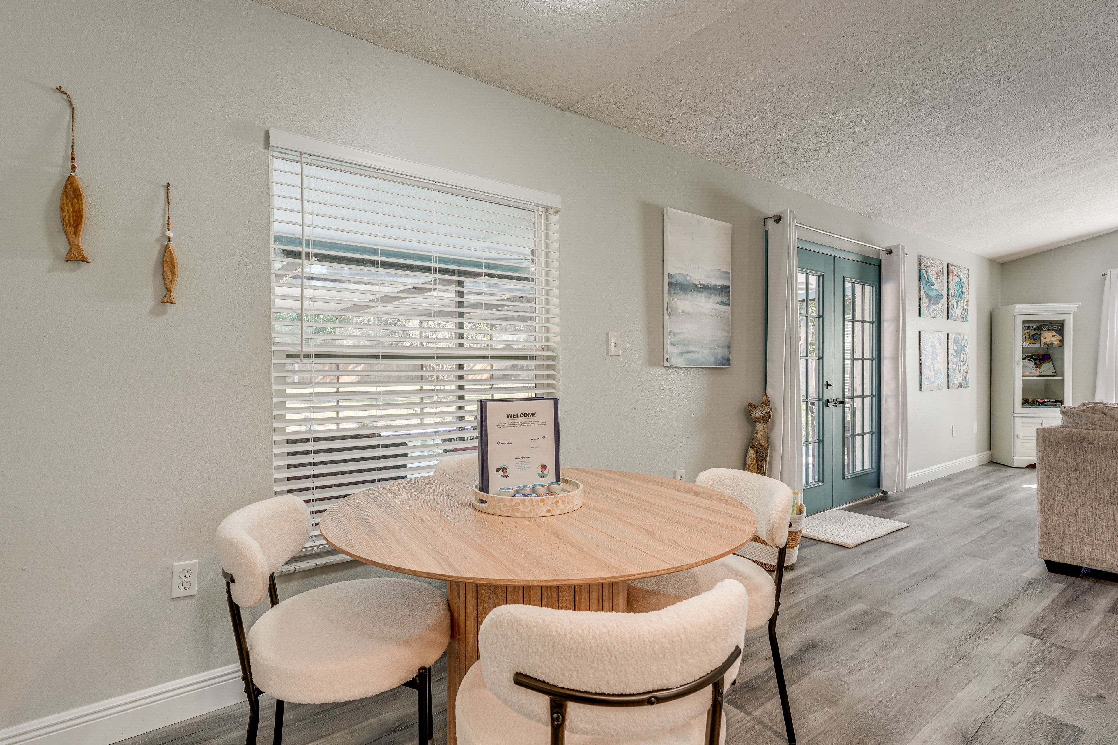 Dining Area | Dishware & Flatware Provided
