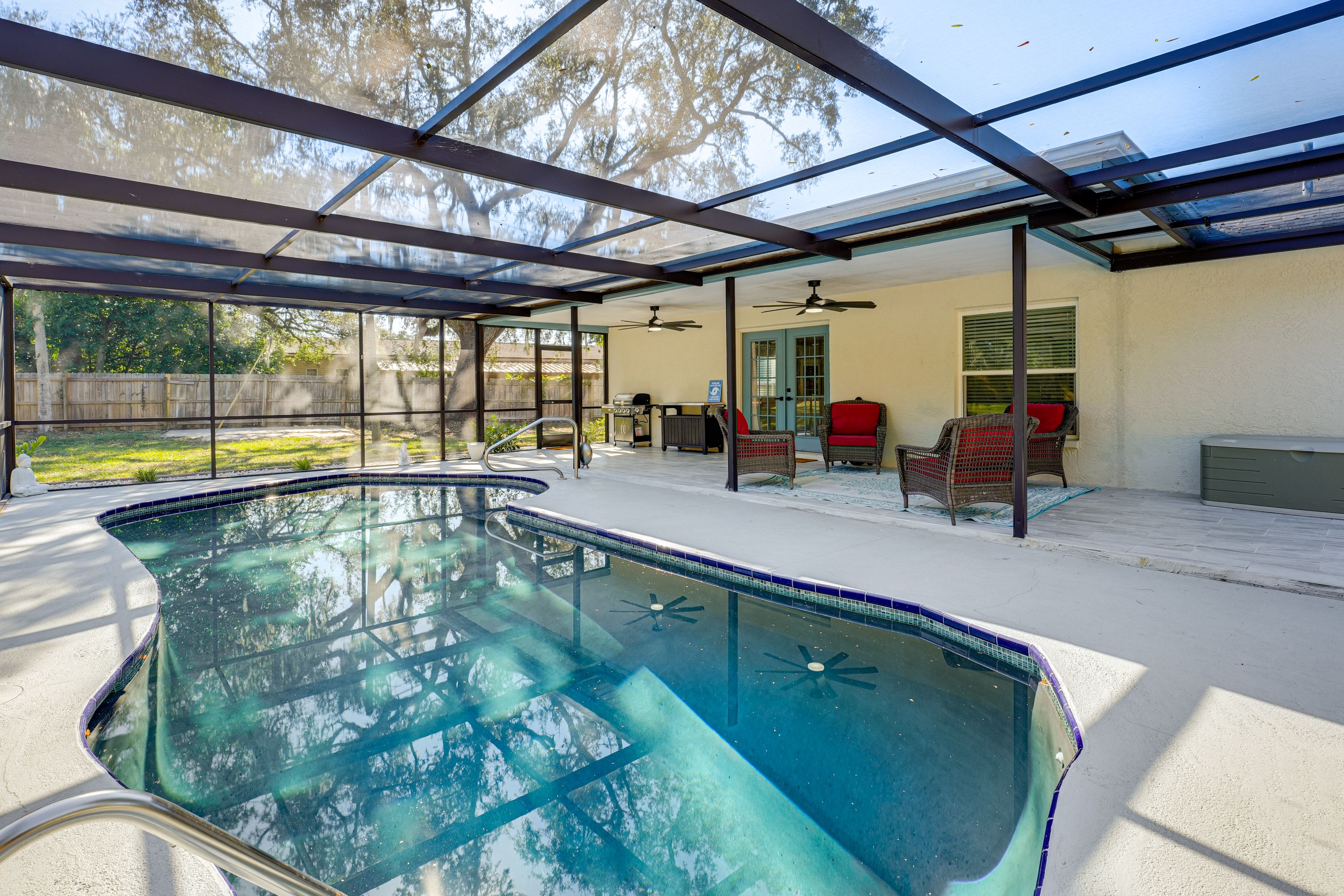 Holiday Vacation Rental | 3BR | 2BA | 1,548 Sq Ft | 2 Steps to Enter