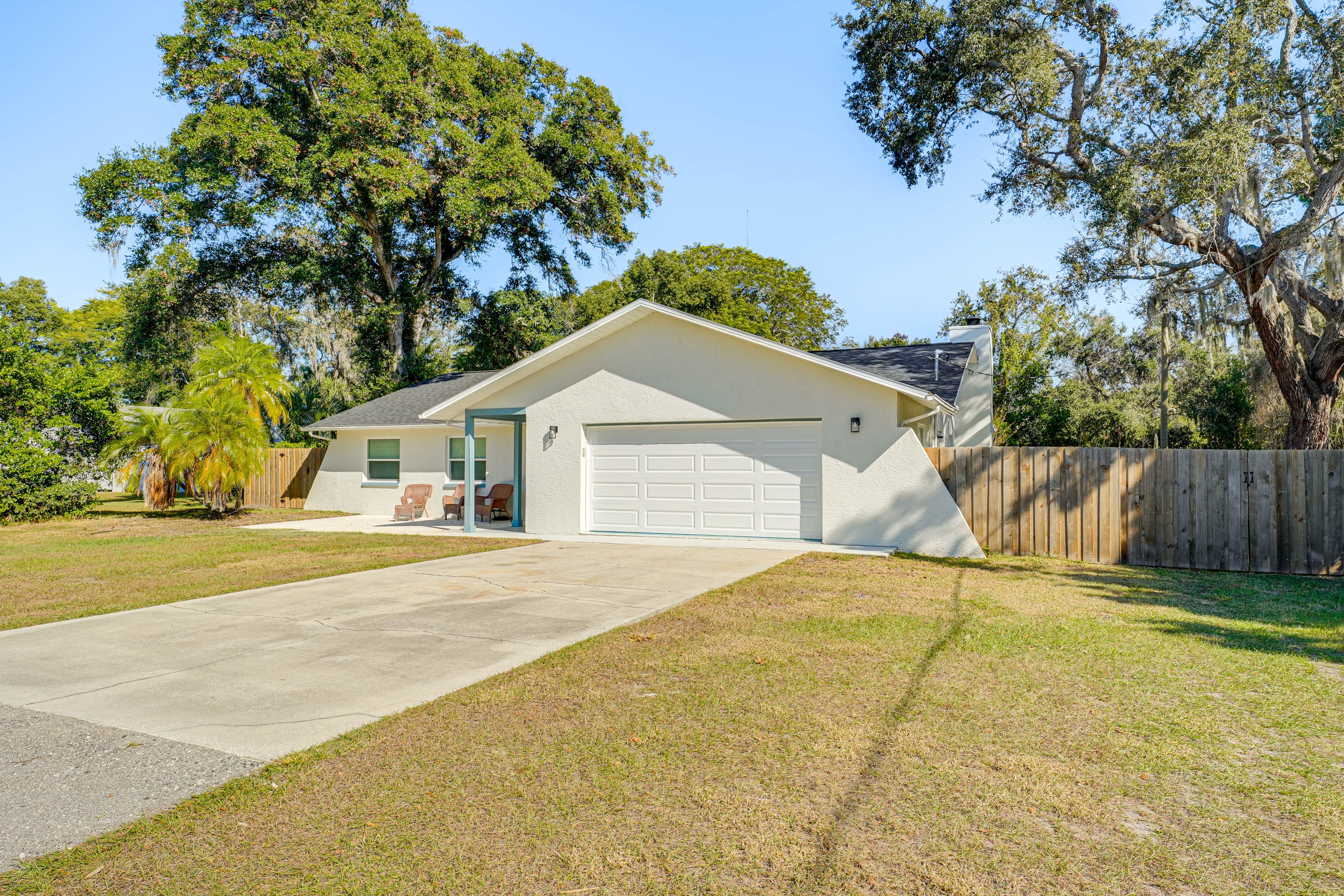 Parking | Ample Driveway Parking | Boat/Trailer Parking Allowed On-Site