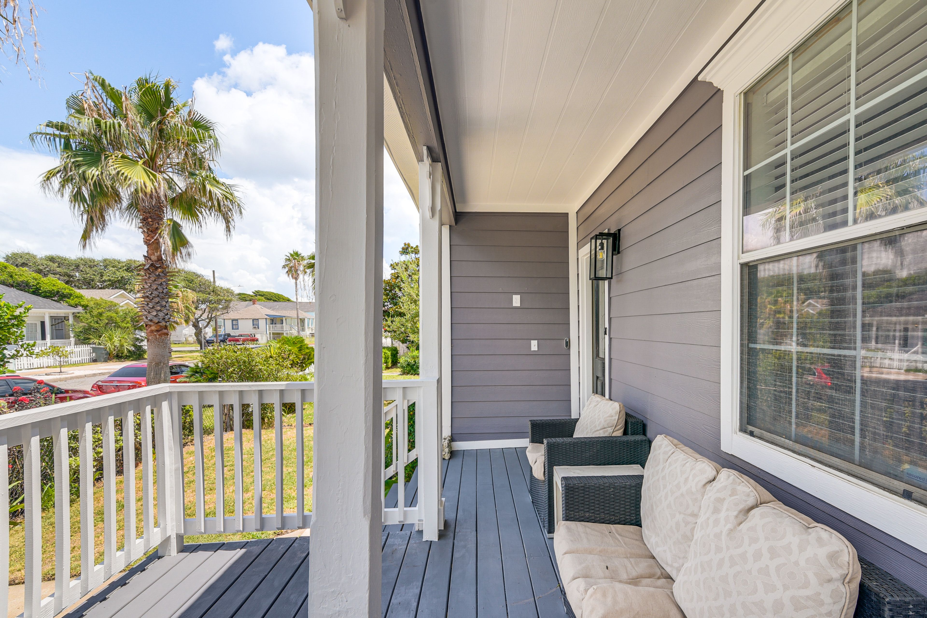 Front Deck | Main Entrance