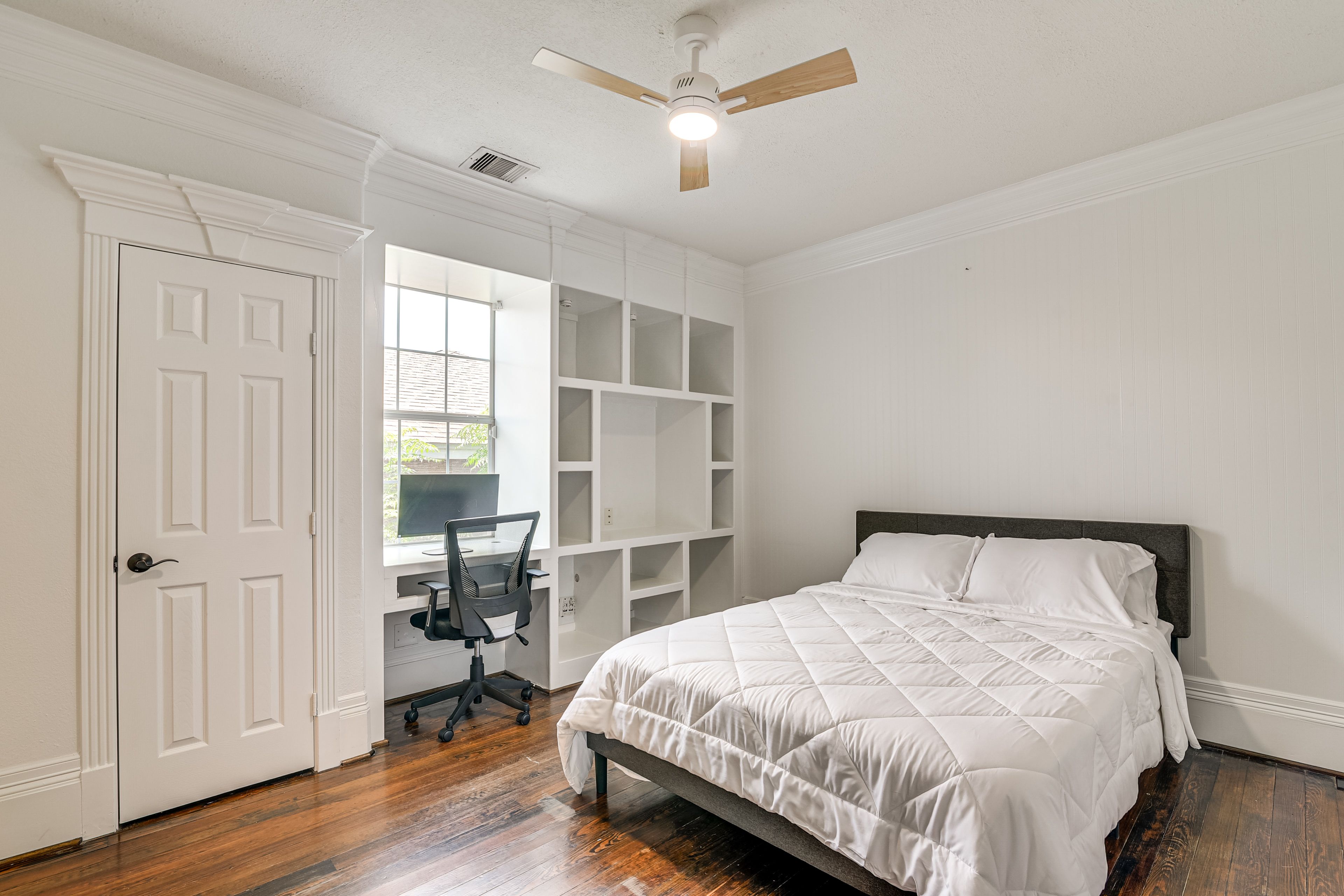 Bedroom 2 | Queen Bed | Dedicated Workspace