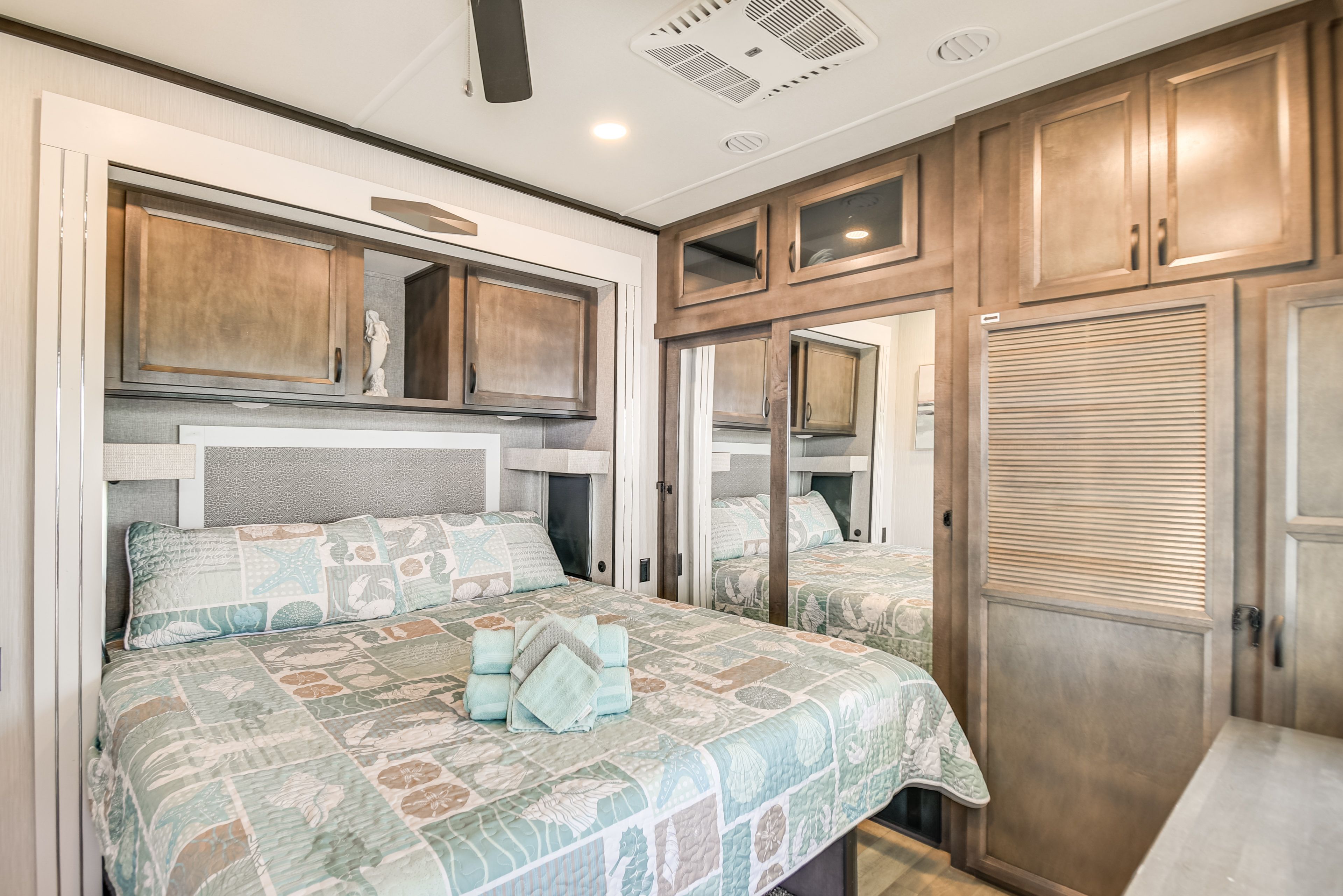 Bedroom | King Bed | TV