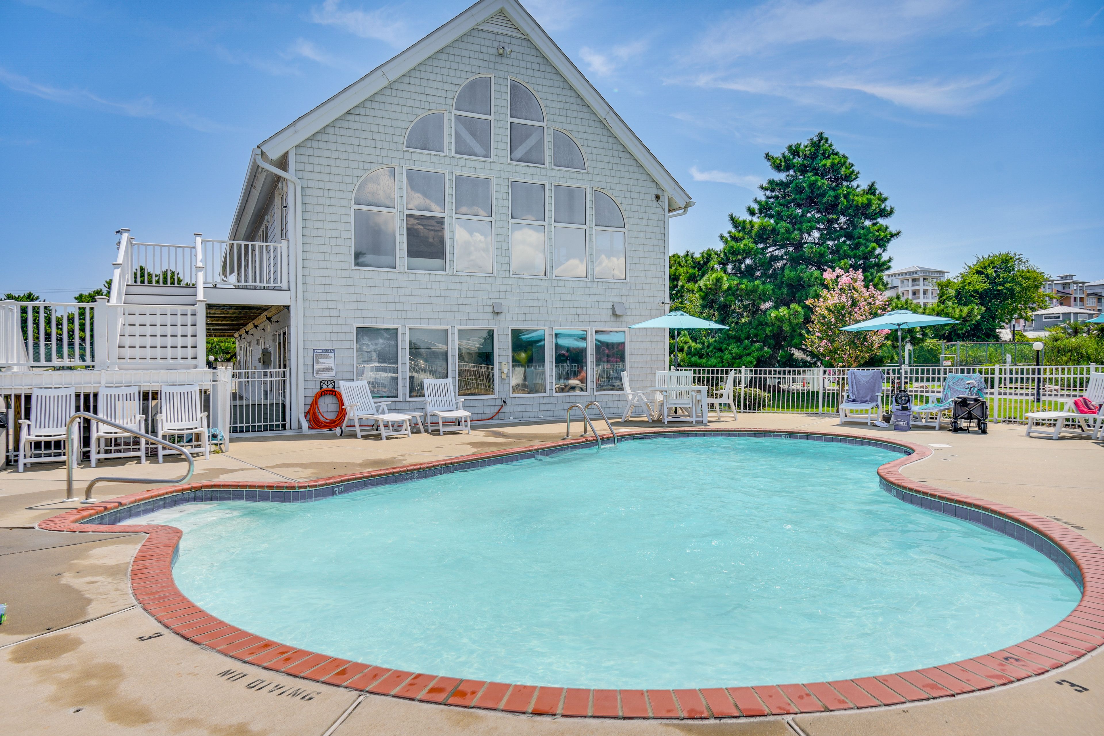 Surfside Sandbridge | 2 Community Pools