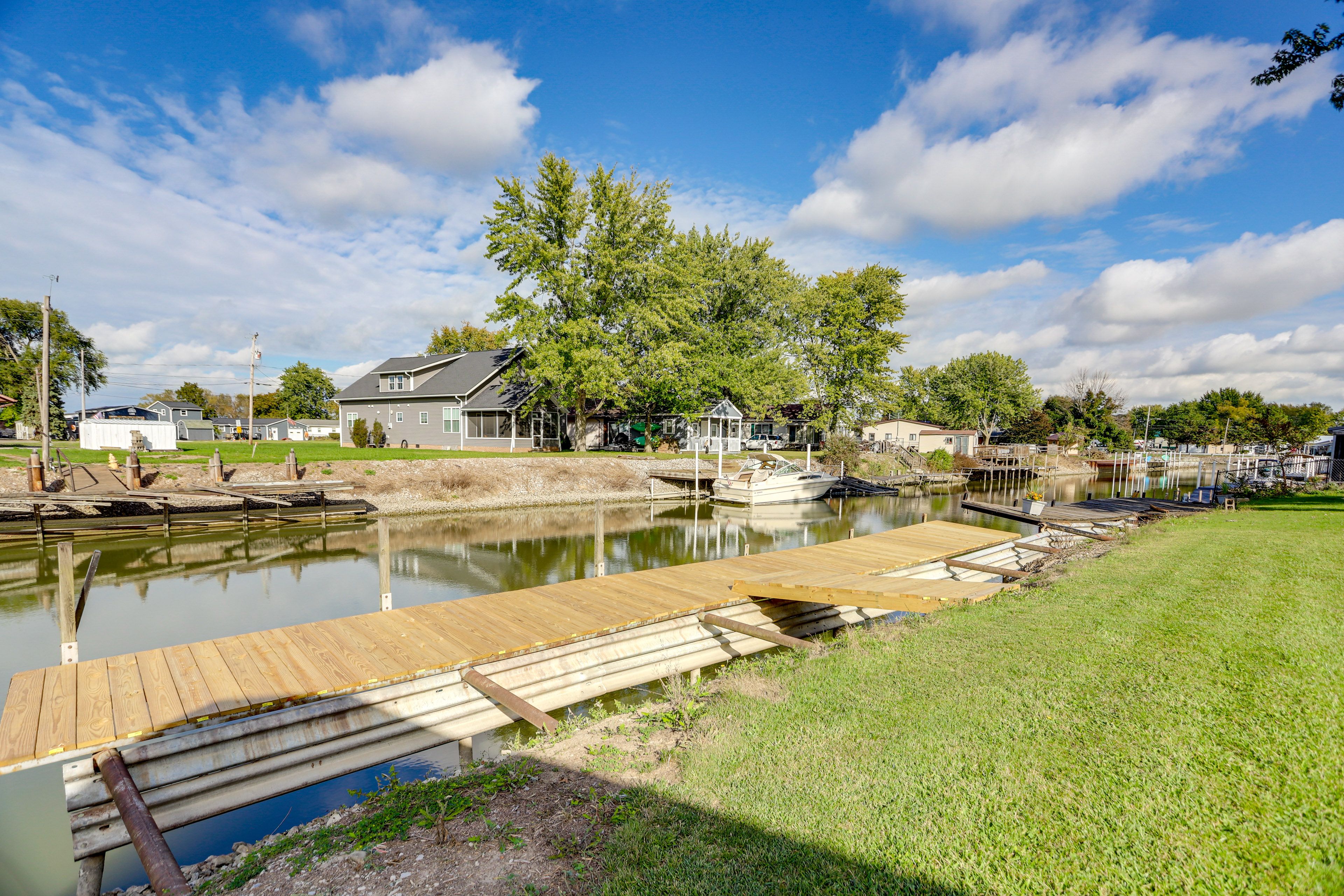 Nugent's Canal On-Site | Private Boat Dock