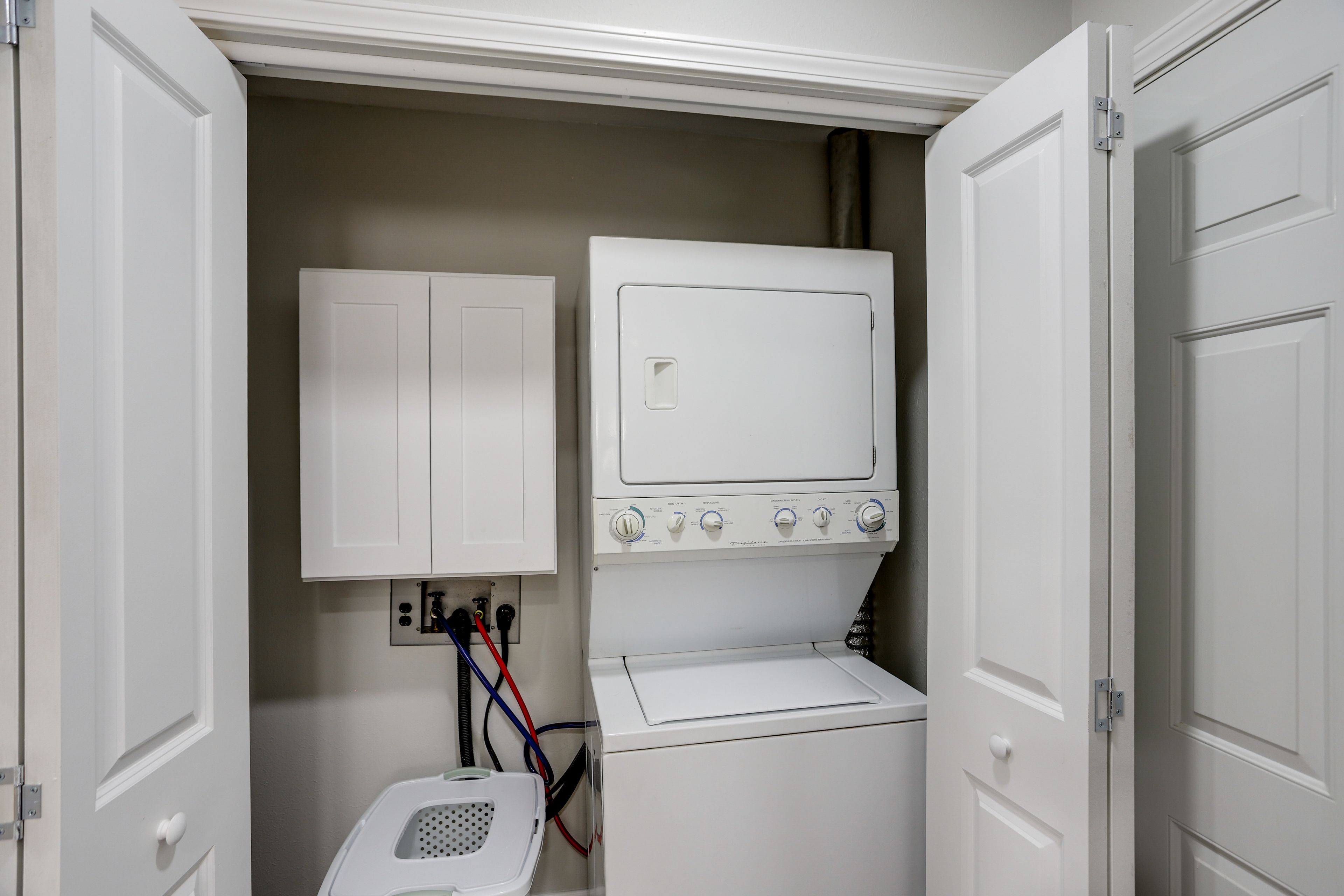 Laundry Closet | Washer & Dryer