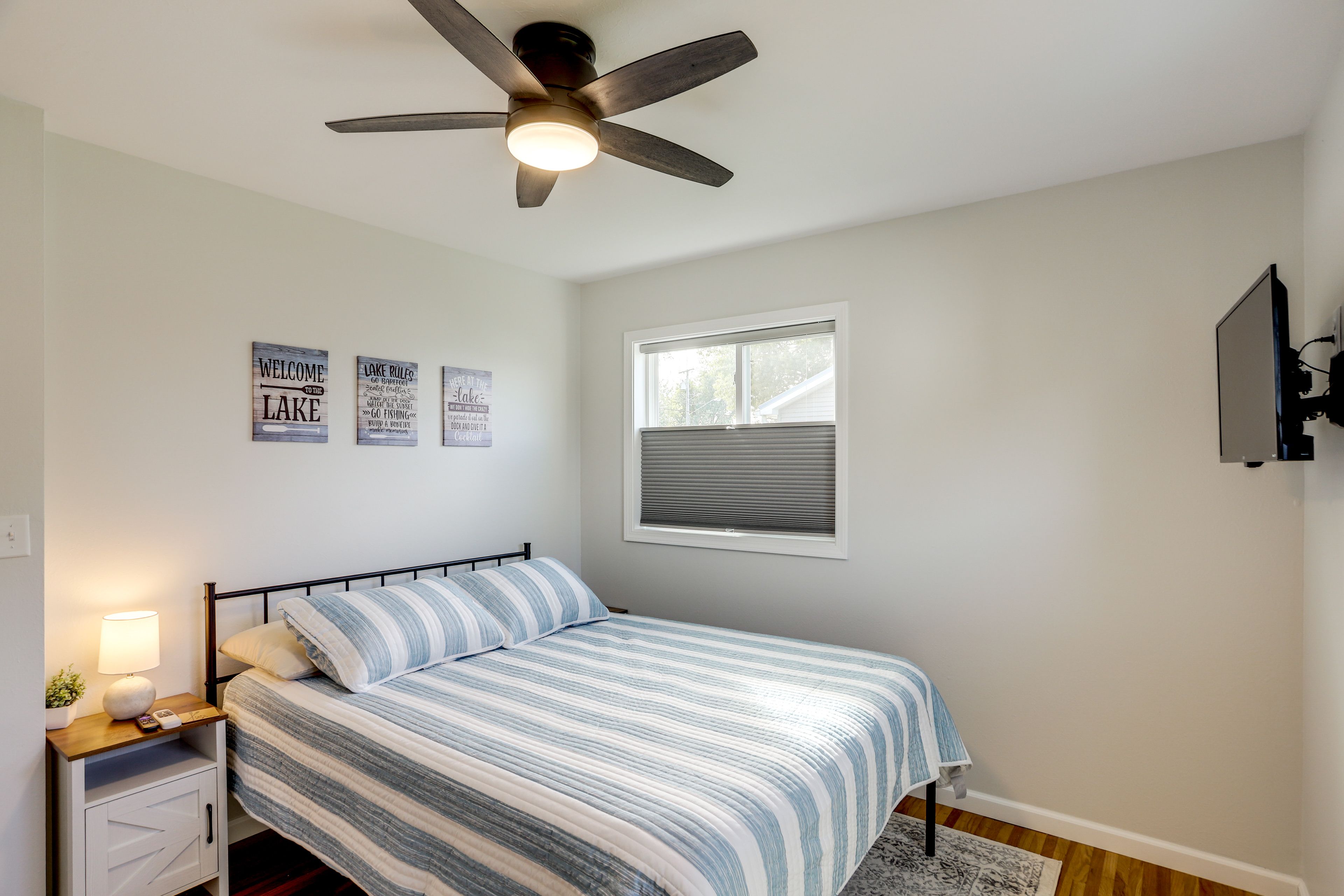 Bedroom 2 | Queen Bed | Smart TV