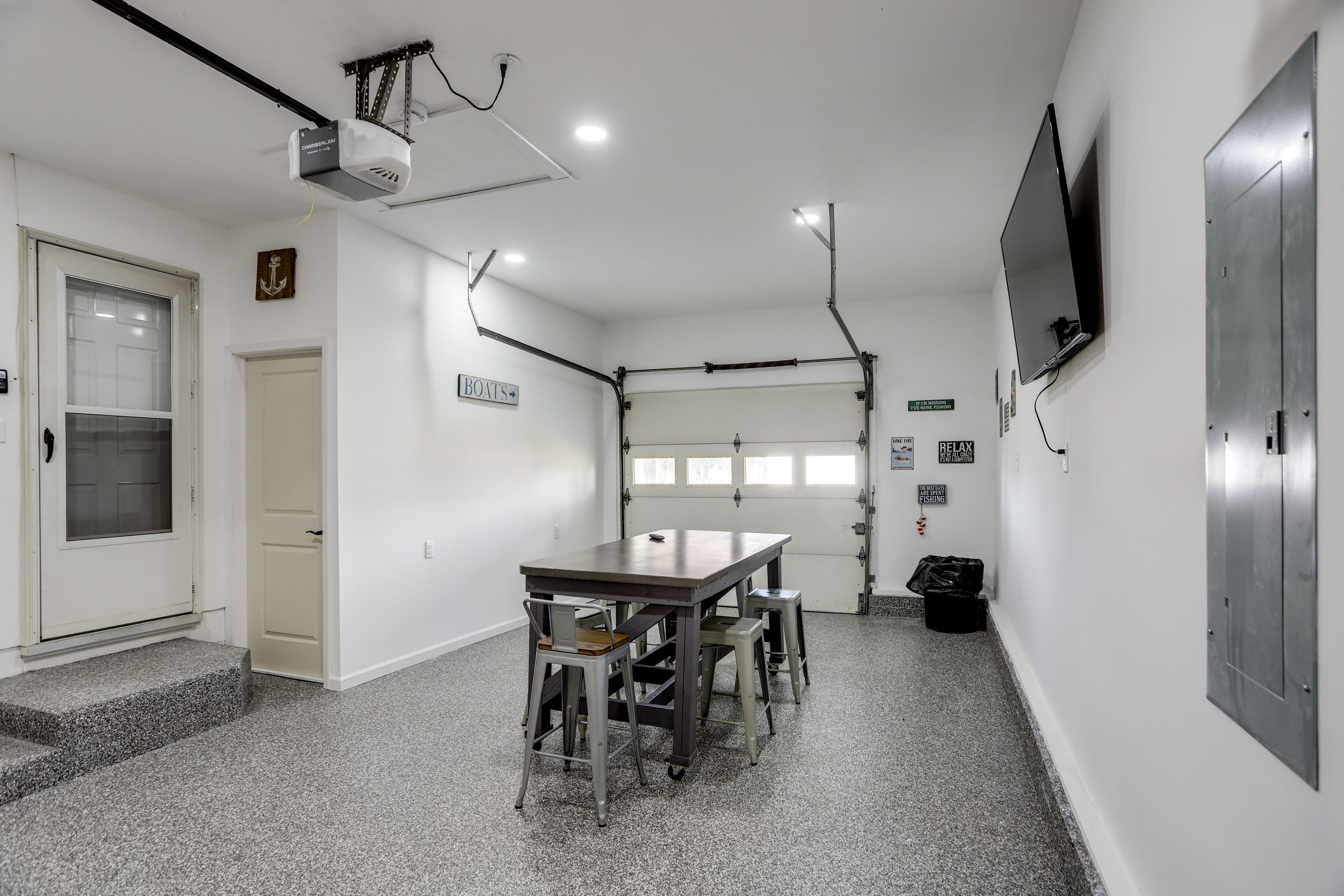 Garage | Dining Table | Smart TV