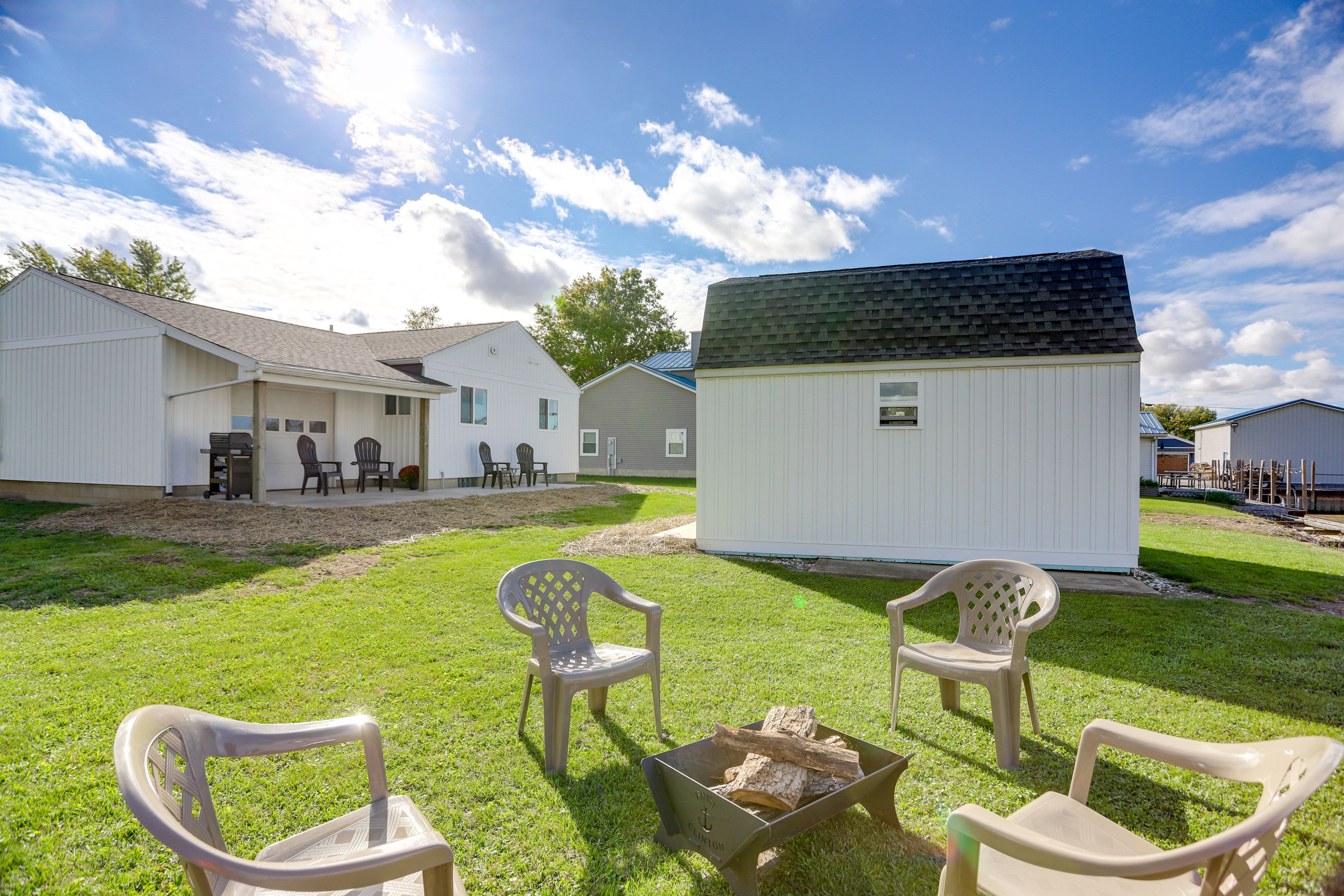 Private Yard (Unfenced) | Wood-Burning Fire Pit