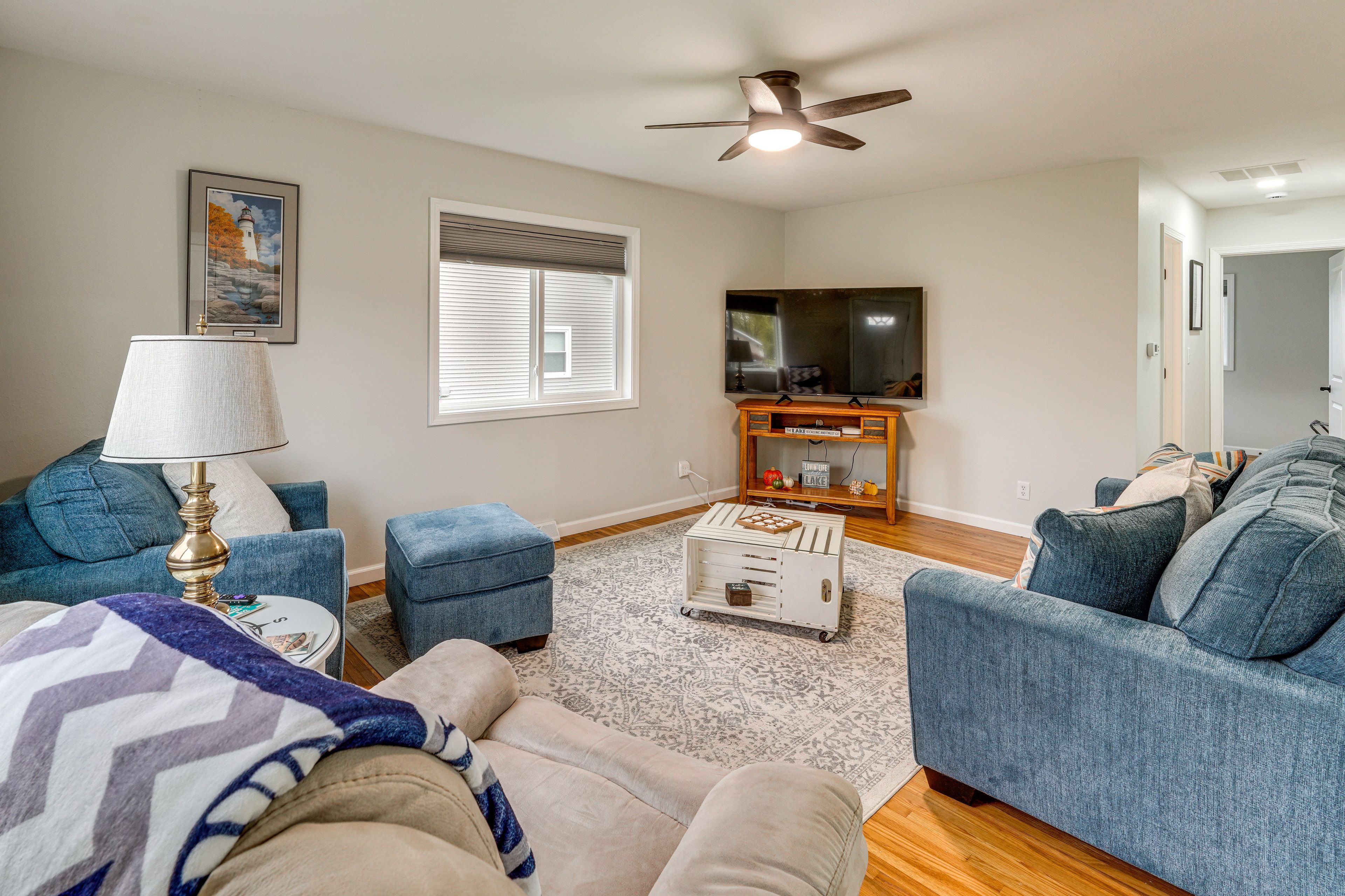 Living Room | Queen Sleeper Sofa | Free WiFi | Central A/C & Heat | Smart TV