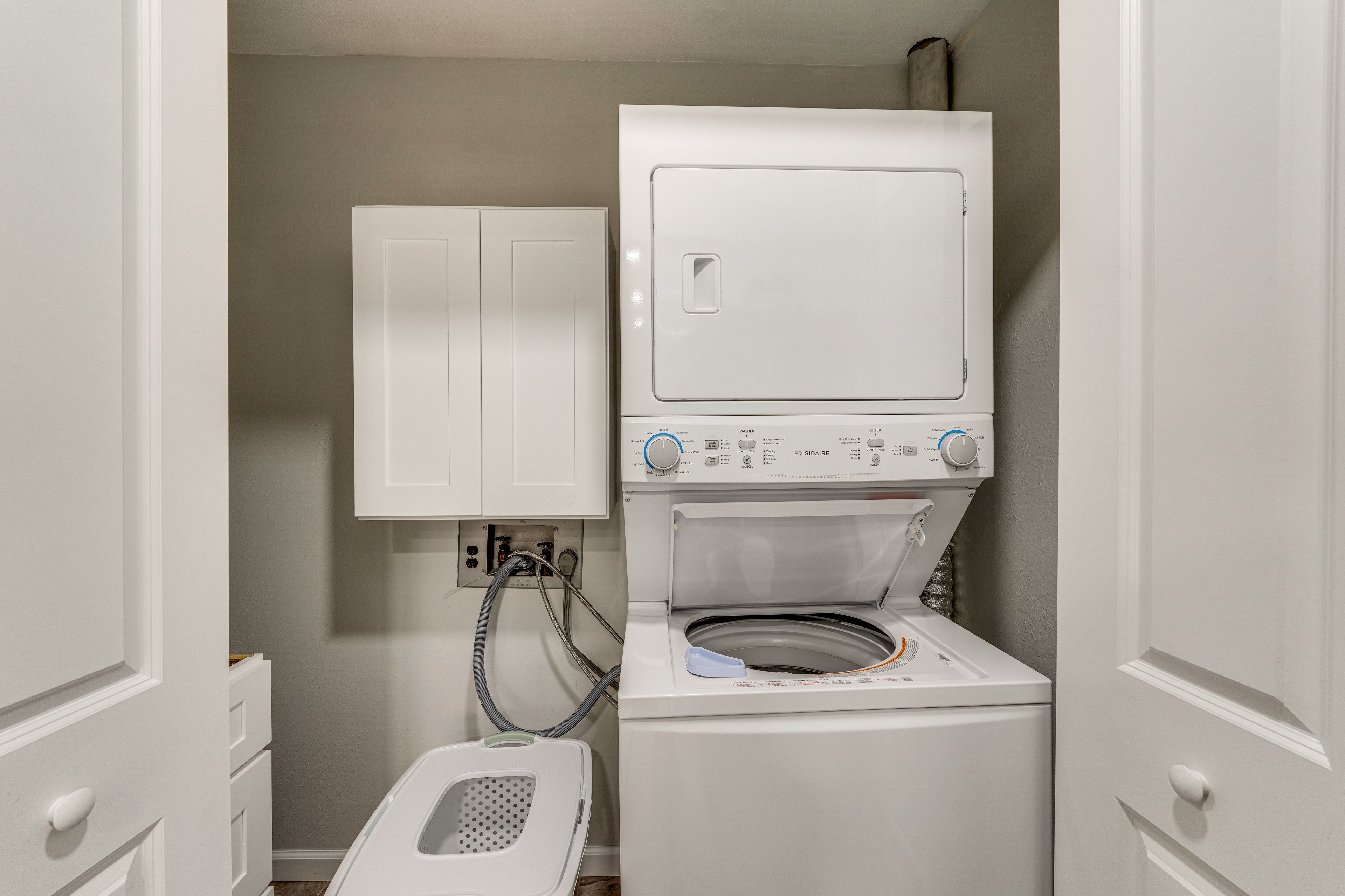 Laundry Closet | Washer & Dryer