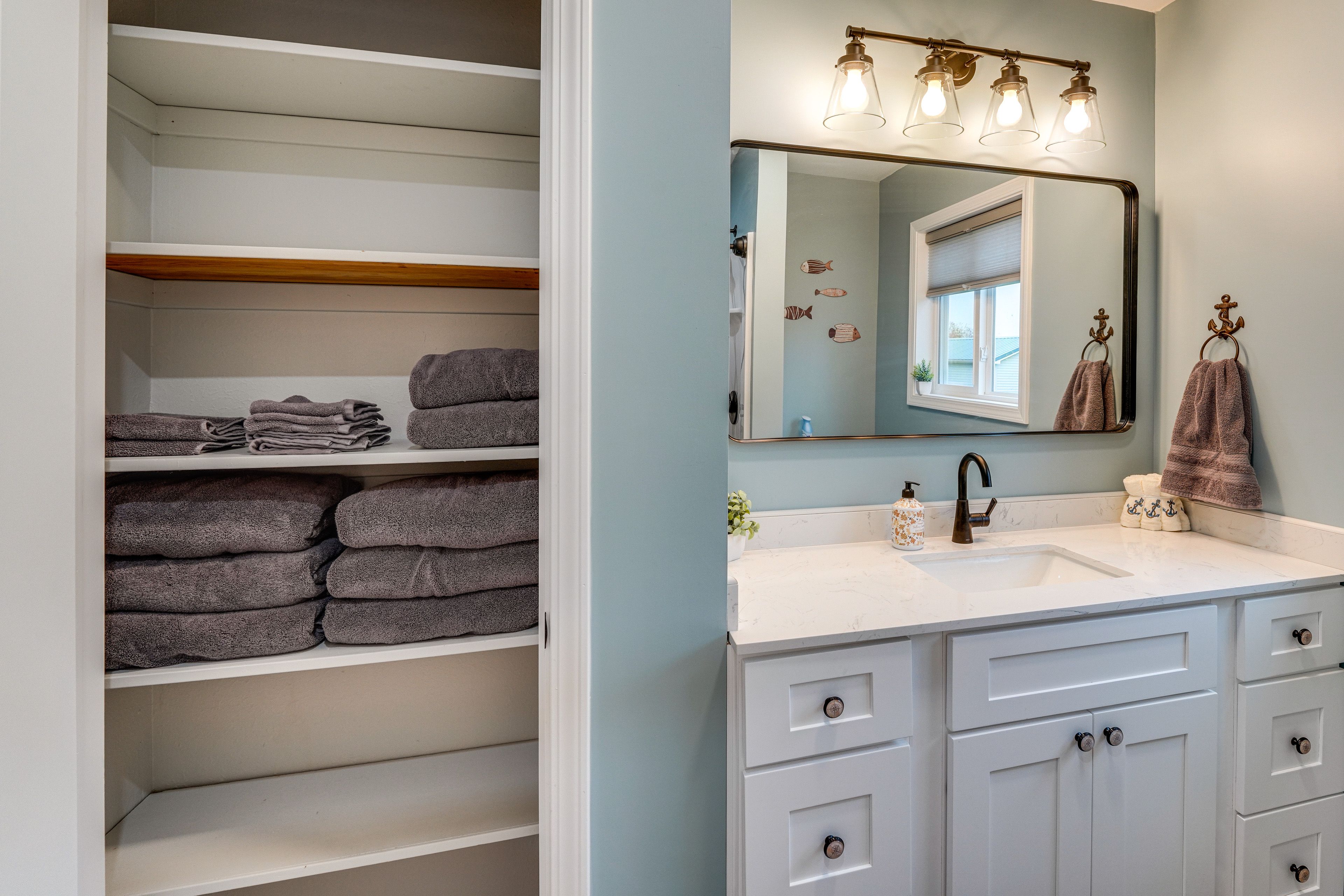 Full Bathroom | Towels Provided | Complimentary Toiletries