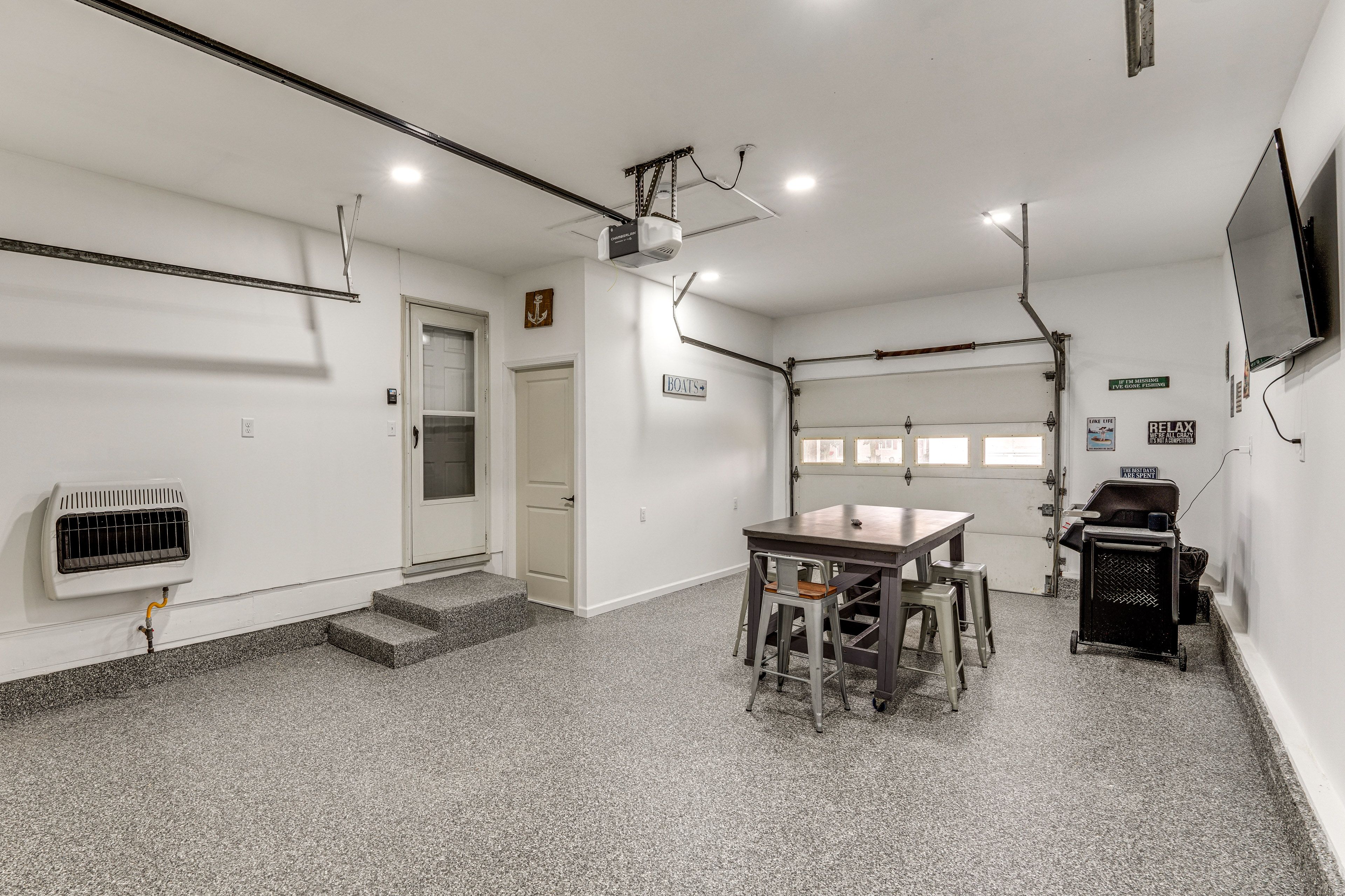 Garage | Dining Table | Smart TV