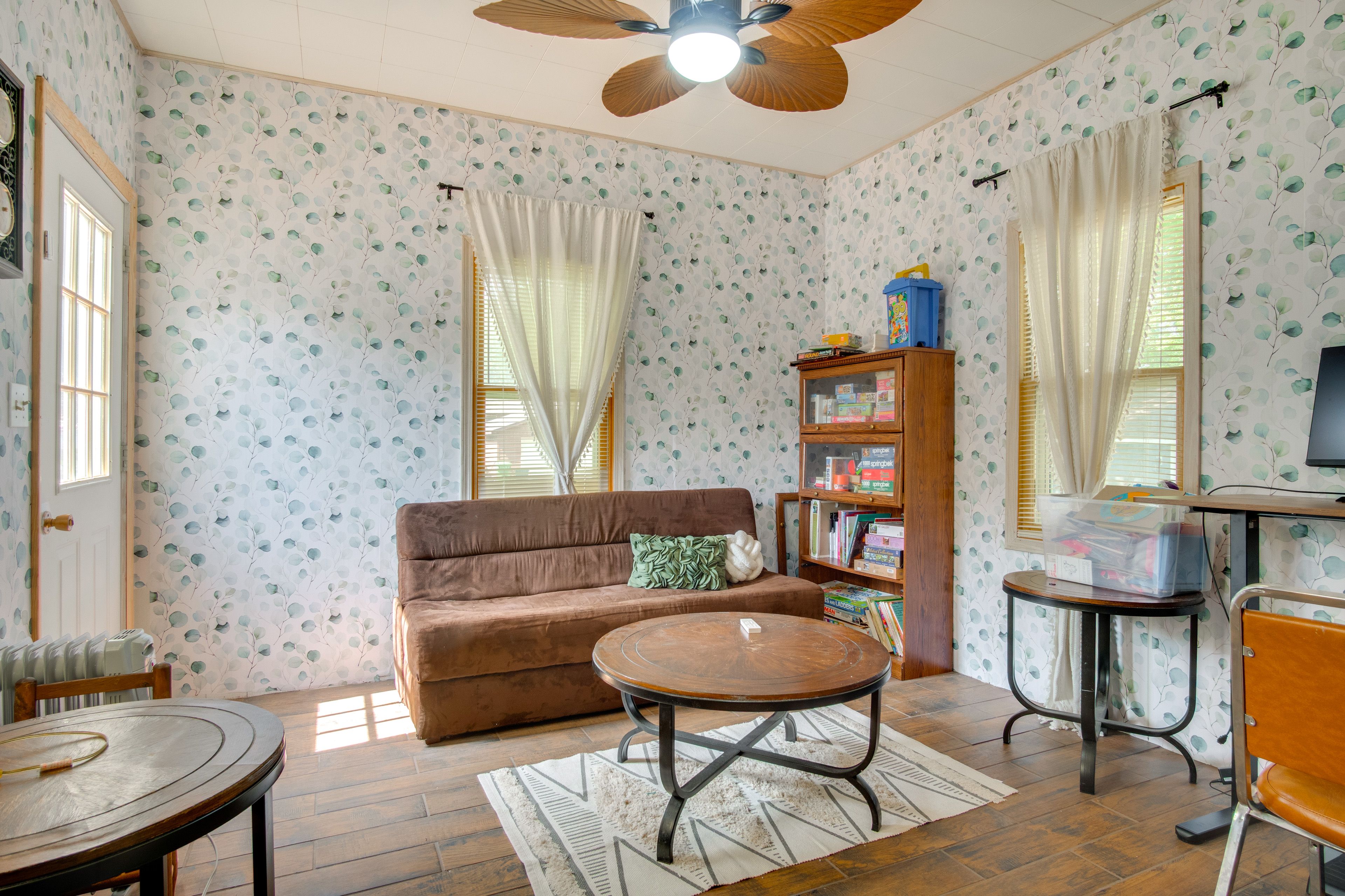 Office | Twin Futon | Dedicated Workspace