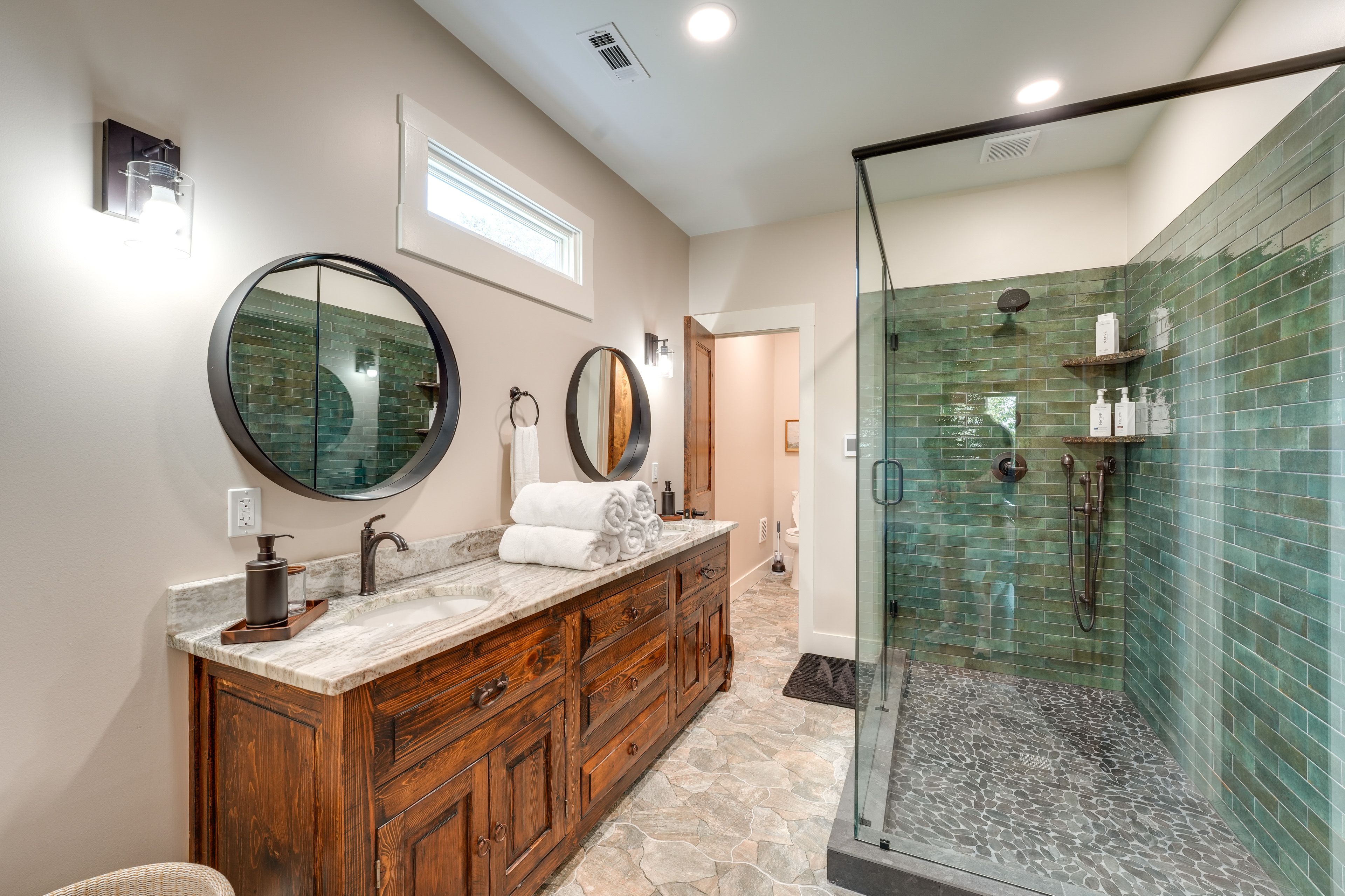 En-Suite Bathroom | Towels Provided | 1st Floor