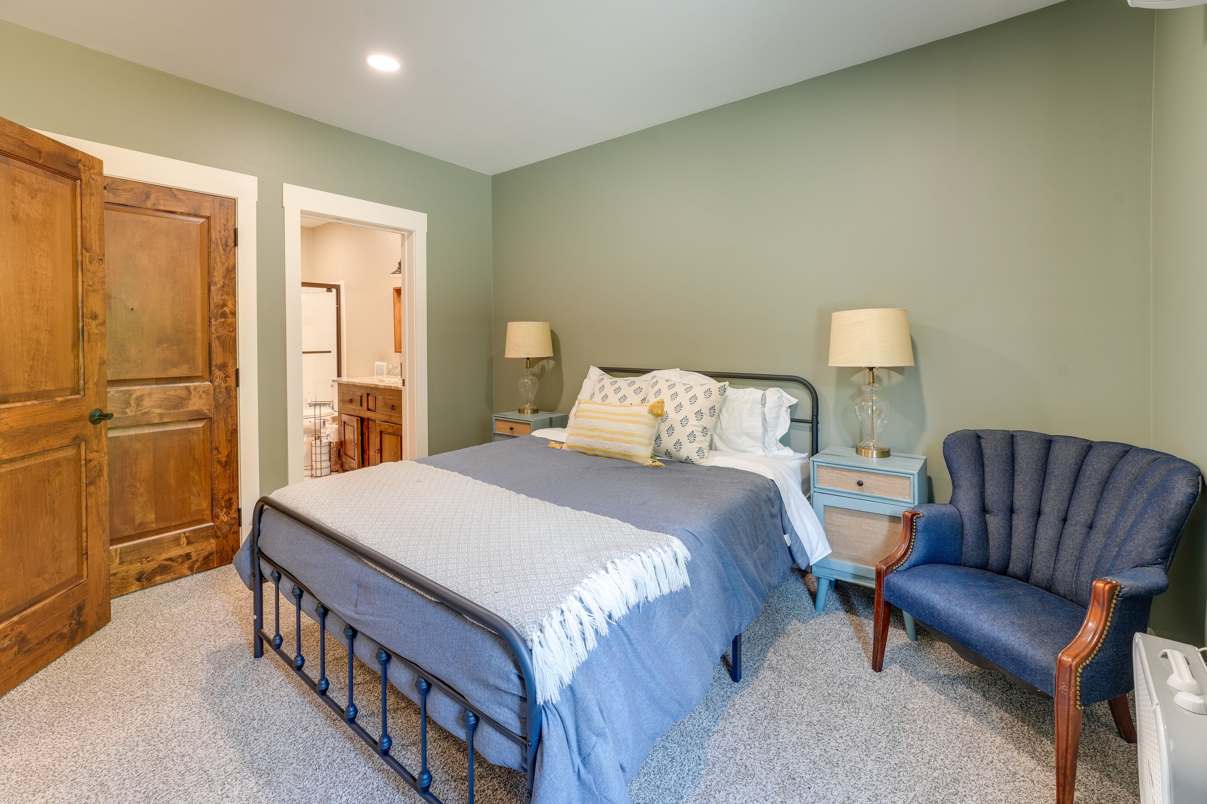 Bedroom 3 | Queen Bed | Basement Level