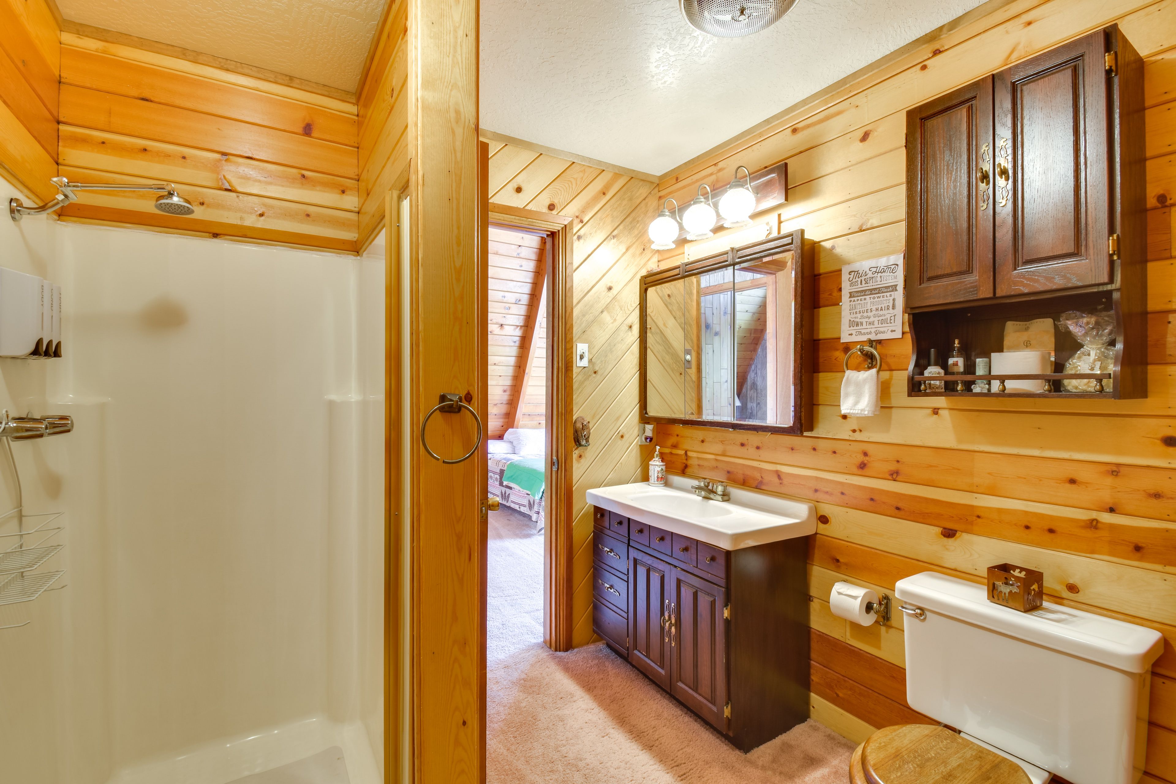 Full Bathroom | 2nd Floor | Complimentary Toiletries