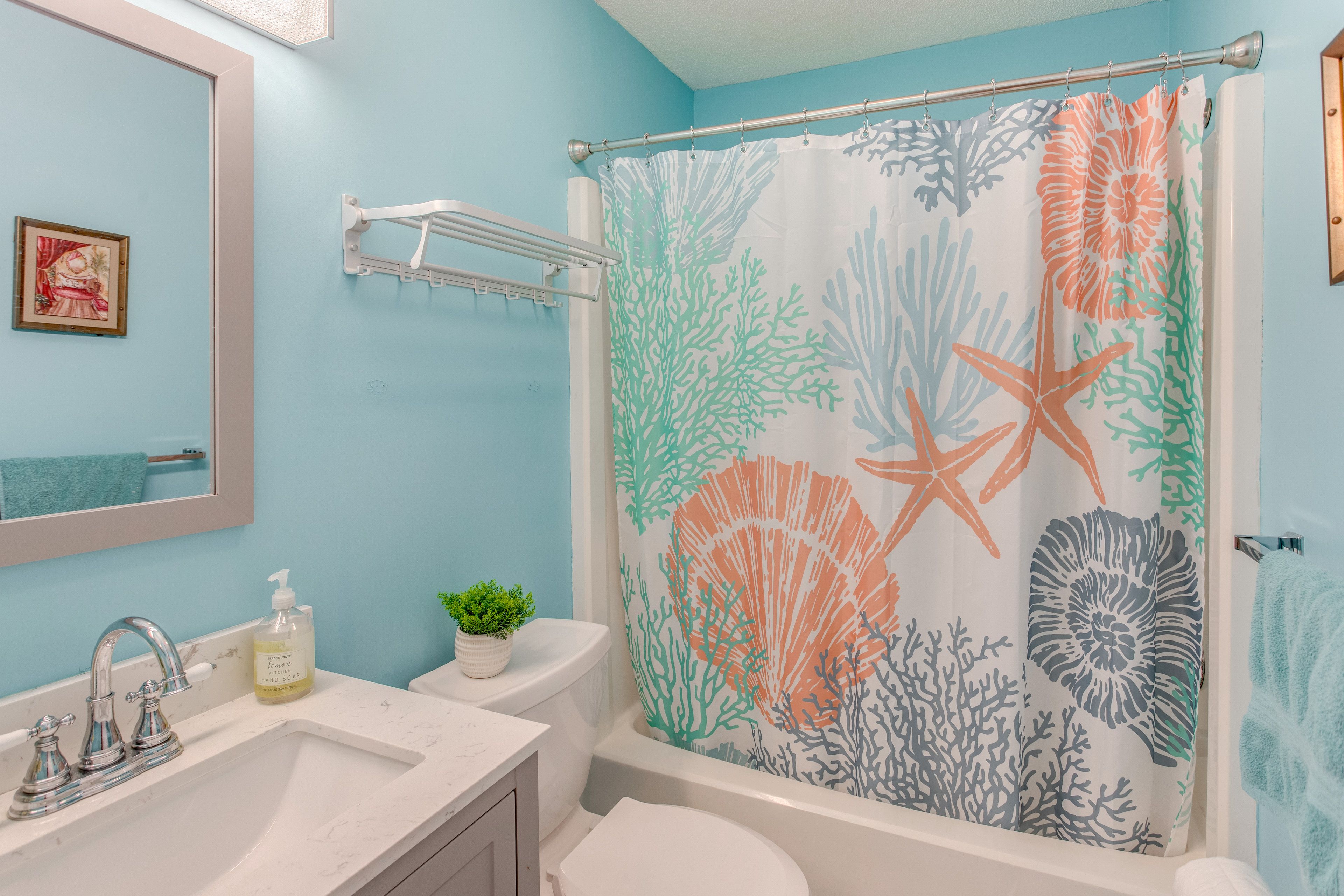 Full Bathroom | Complimentary Toiletries | Hair Dryer