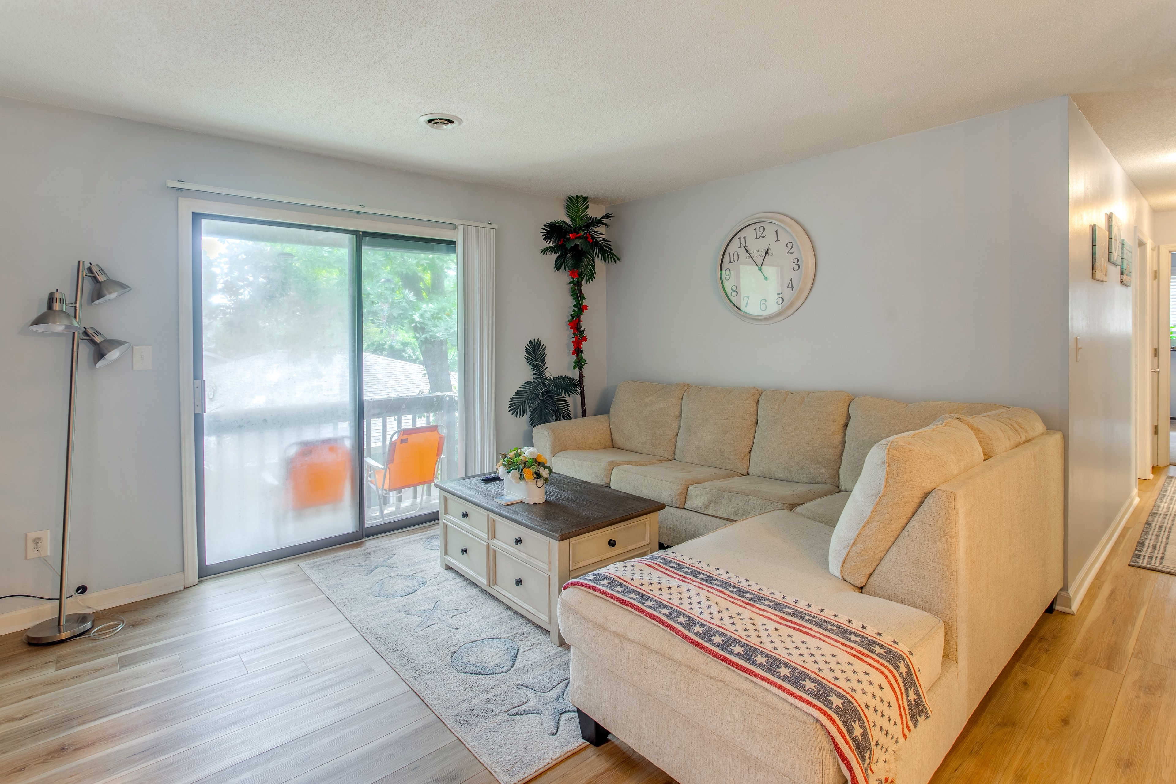 Living Room | Smart TV | Free WiFi