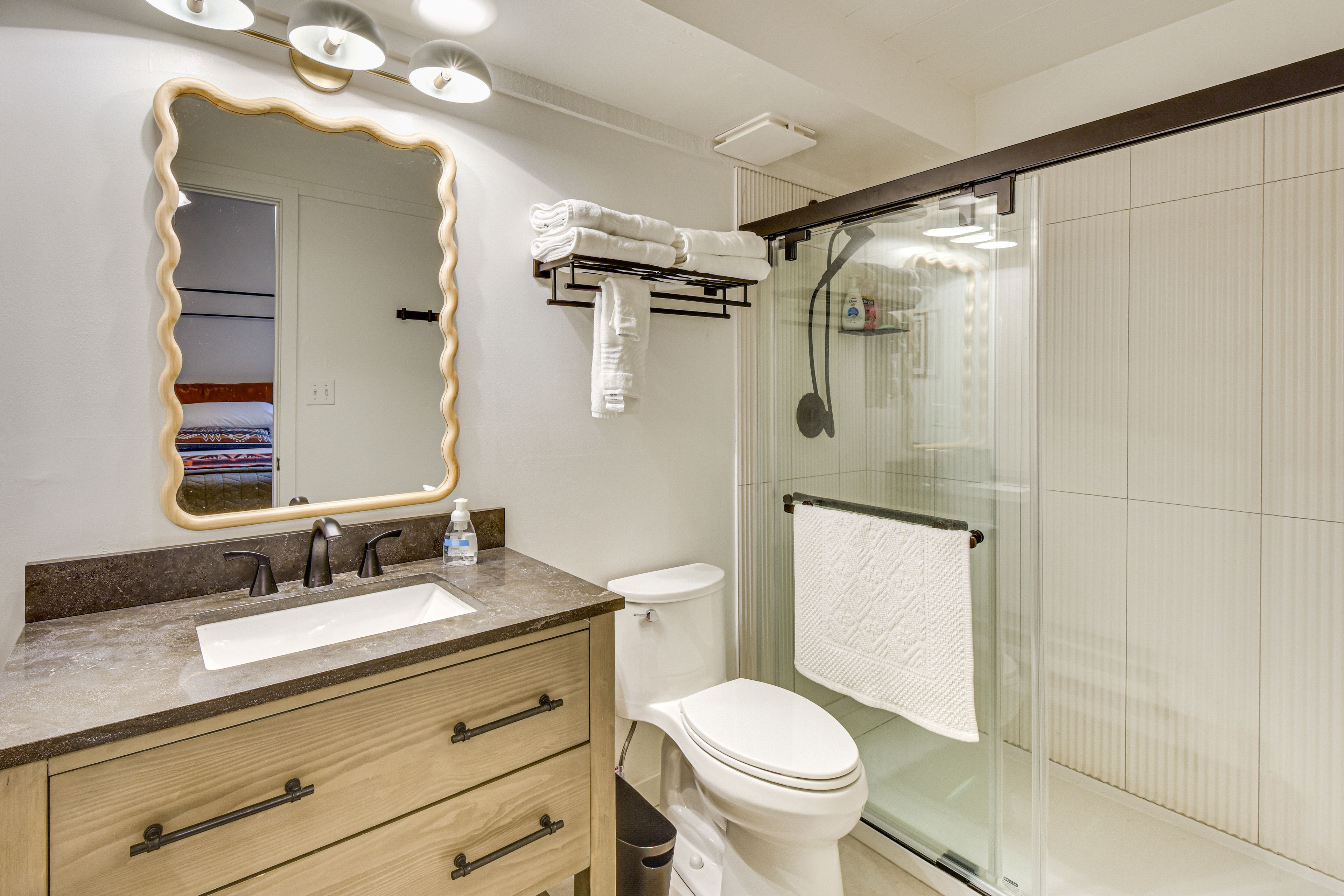 En-Suite Bathroom | 2nd Floor | Towels Provided