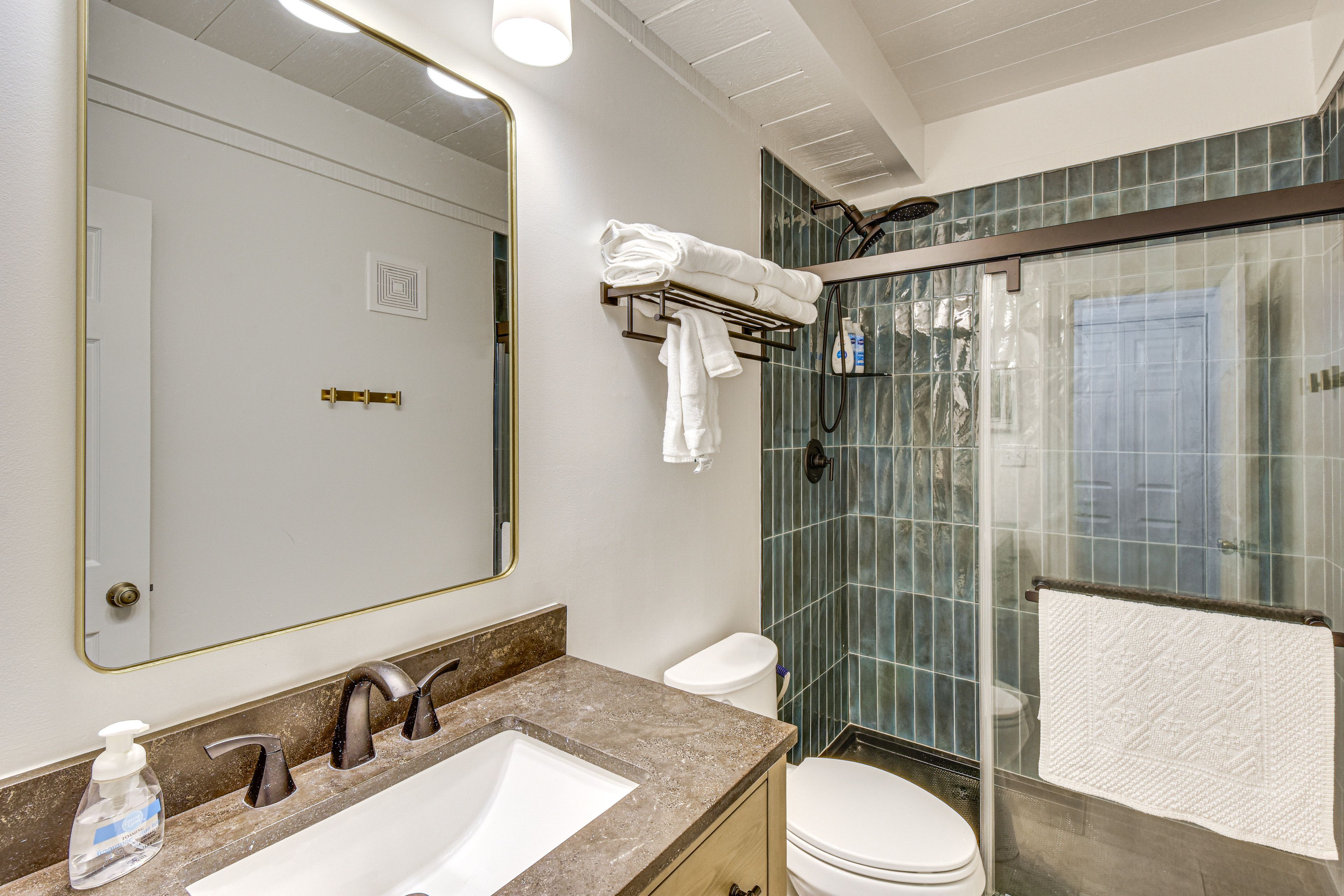 Full Bathroom | 1st Floor