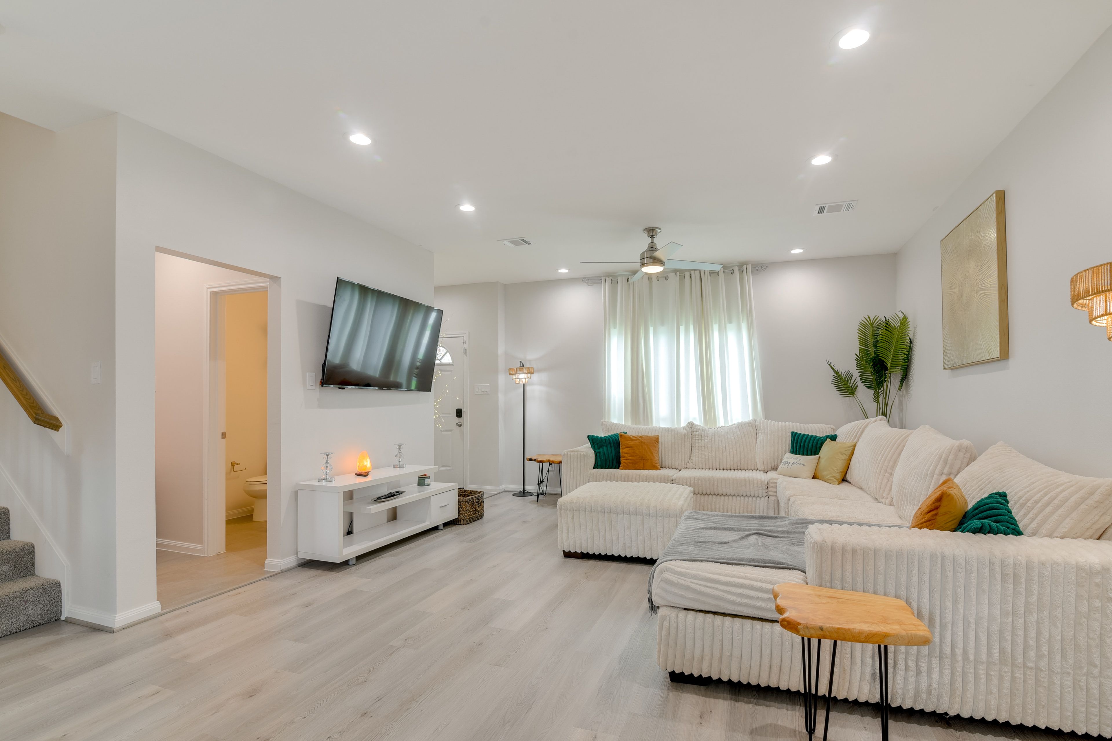 Houston Vacation Rental | 2BR | 1.5BA | 2,300 Sq Ft | Stairs Required