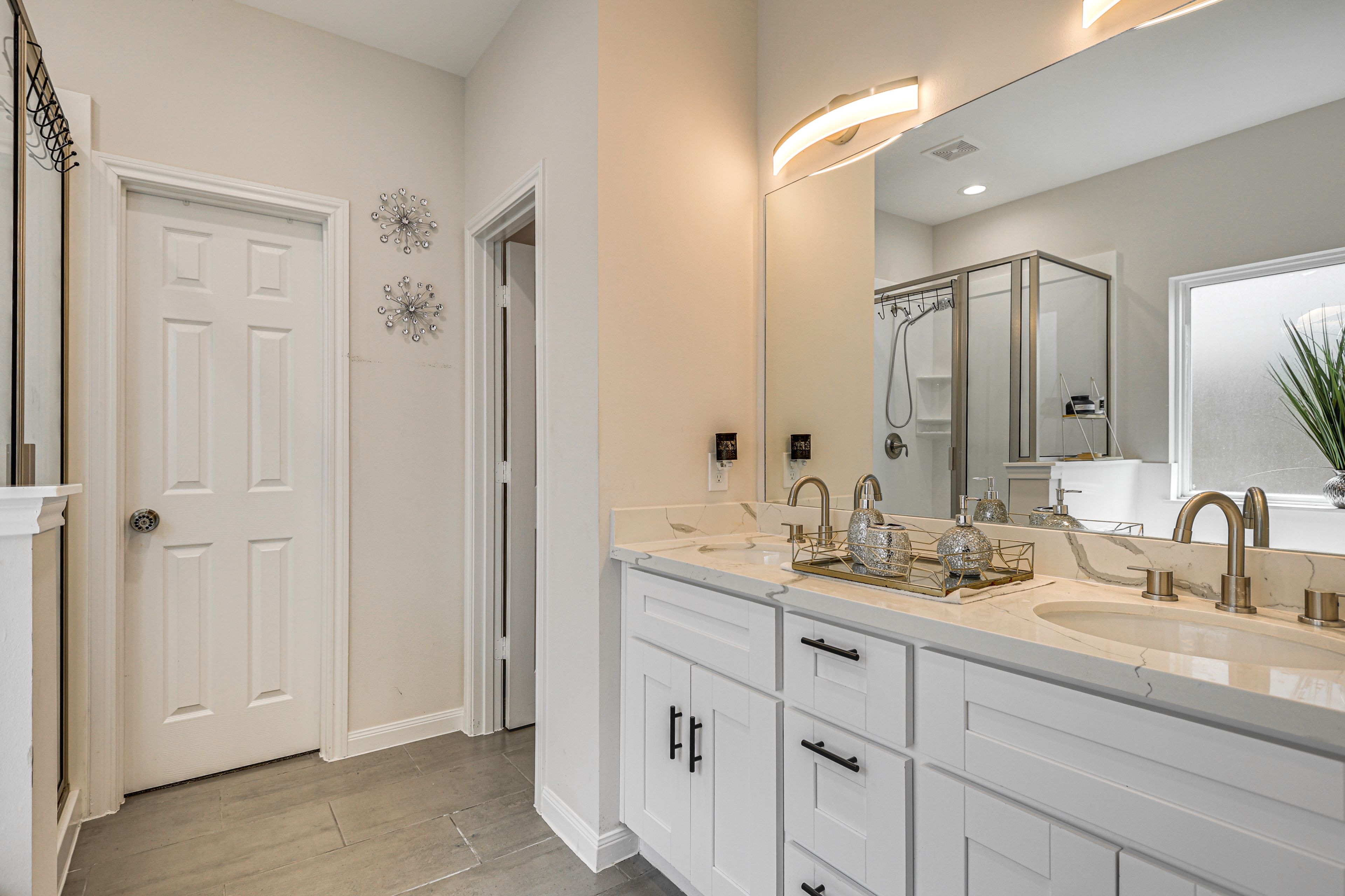 Full Bathroom | 1st Floor