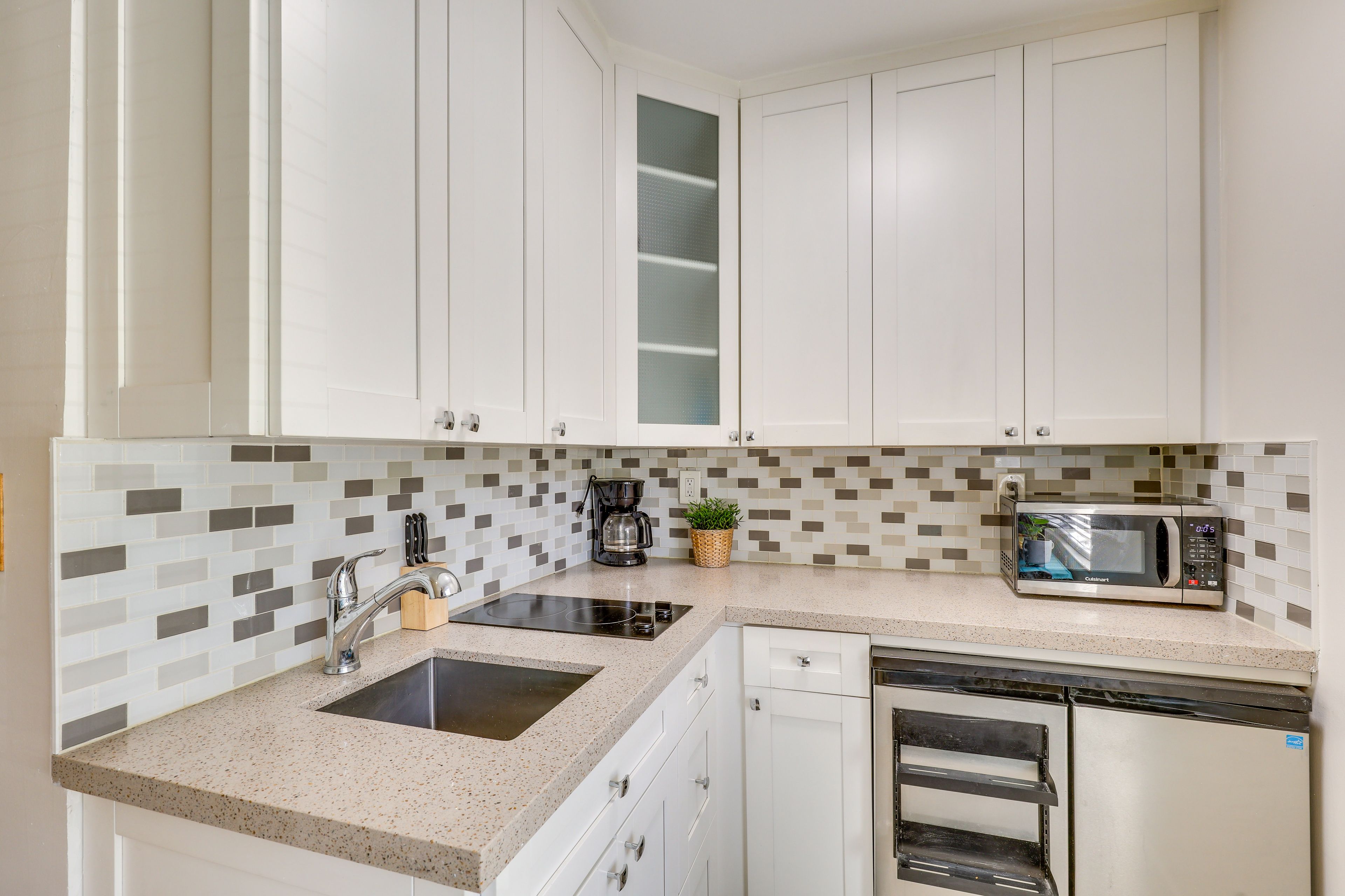 Kitchenette | Drip Coffee Maker | Toaster