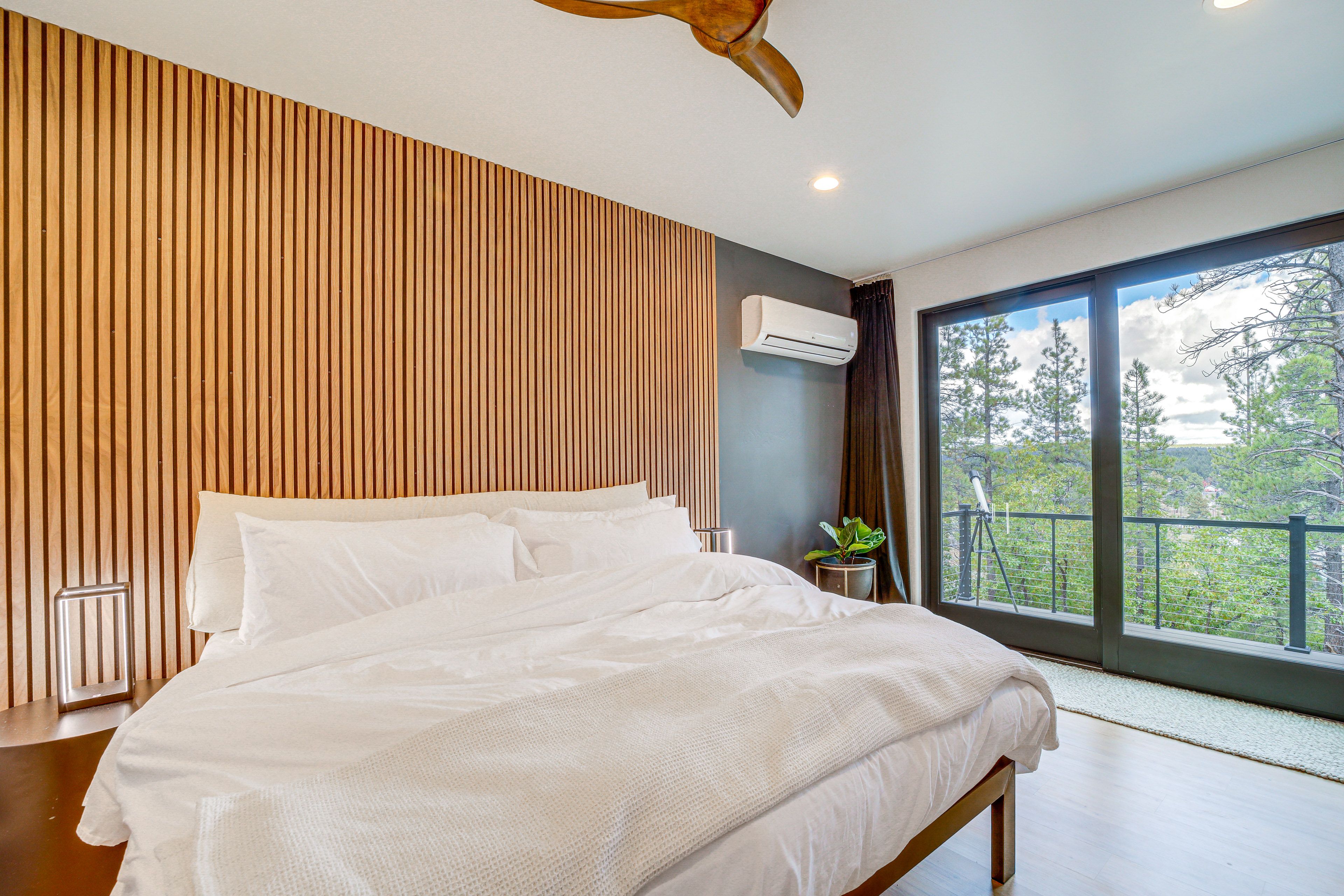 Bedroom 1 | King Bed