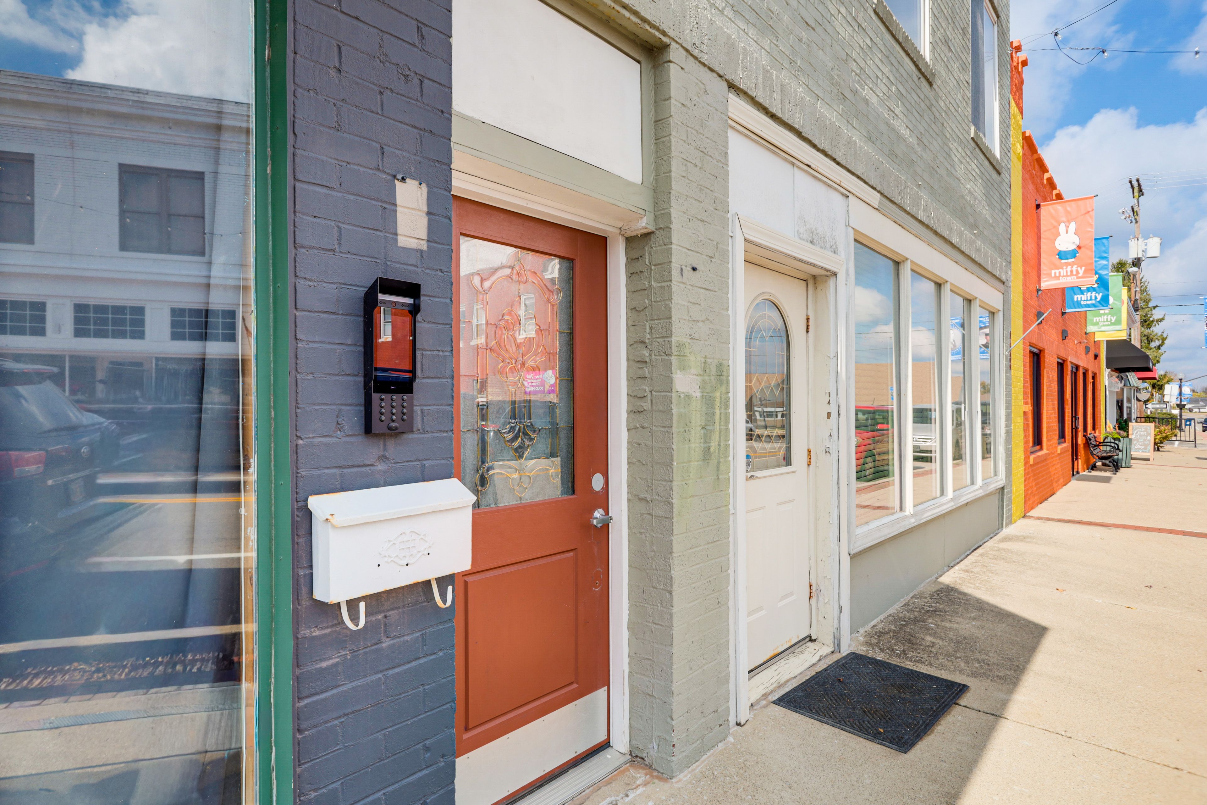 Building Exterior | Private Entrance